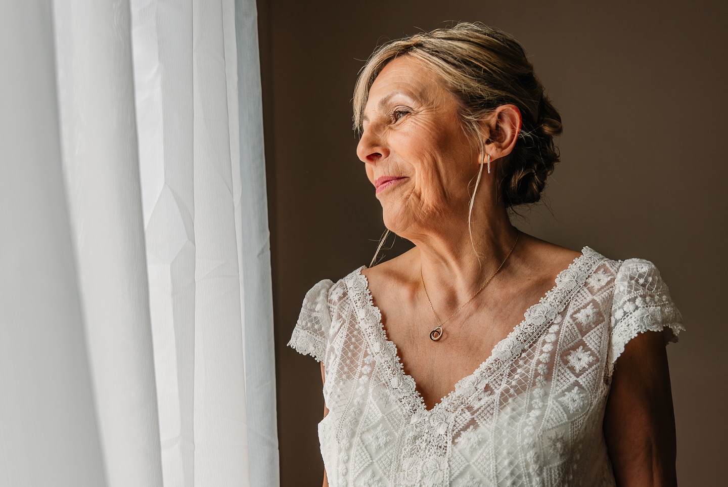 💍 Une journée remplie d’amour et d’émotions
C’est toujours un privilège de pouvoir capturer ces moments uniques lors de votre wedding day! Bien souvent, on se rapproche et je dirais qu’on devient presque amis avec les mariés 🫱🏼🫲🏽
À travers mes clichés, j’espère pouvoir retranscrire la beauté et l’authenticité de votre histoire d’amour ❤️
Merci à J&L de m’avoir fait confiance 👌🏼
#wedding #weddingday #mariage #amour #love #bride