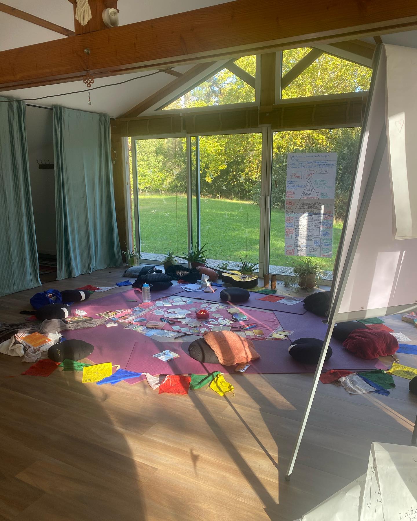 Un stage haut en couleurs et en vibrations.
🎡⭕️🌀🎠🔥🎢🚀🪐🌞⛲️💃🏻
Merci au corps, à la chair et à l’os.
Merci au mouvement, à l’énergie, à la spirale de vie.
Merci au feu terrestre et au feu sacré.
Merci à la danse, aux vibrations et à l’impulsion qui la constituent.
Merci à la médecine naturelle, aux émotions, à l’alchimie transformatrice et créatrice.
Merci au son, à la musique, à l’intelligence cosmique et son infinie symphonie.
Merci au cercle, au contenant, au consacré, à la cérémonie.
Merci au voyage, à l’intérieur, au microcosme.
Merci à la nourriture, à la cuisine, aux trésors de notre planète.
Merci à l’enseignement, la trans-mission.
Merci à l’Autre, à l’amitié, à l’Amour, au cœur, à l’âme.
Merci d’être Vous, dans votre potentiel illimité 😄
À bientôt dans la Danse.
@virginiebrunefluidity
@cosmos_080
@noctanfille
@wildriver.dance
@davidpro061086
@ecstaticdanceparis
@ecataticdancebiarritz
@lala_kam21
@la.vie.est.bleue
@charlene__pz
@sandritaloyse
@latetenplumes
….
.
.
.
#ecstatic #ecstaticdance #danse #mouvement #flow #alchimie #creative #art #musique #stage #veganfood