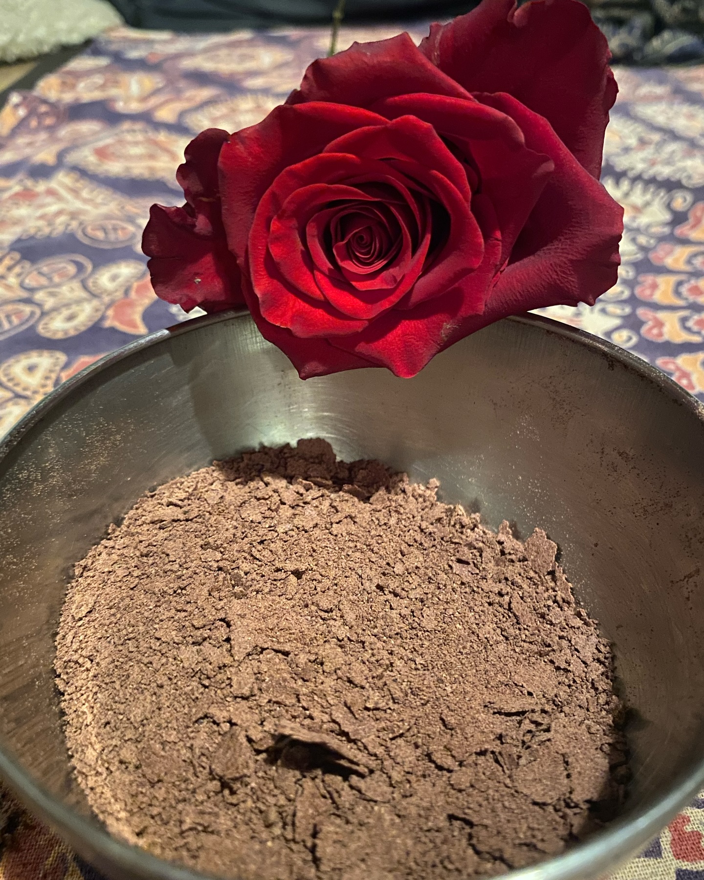 Cacao es Medicina
Medicina es Cacao
🌹🪔🕯️
Theobroma
Boisson des Dieux
Ouverture du cœur
Transmutations
Prises de conscience
Connexion à soi, à ses lignées, guérison en tous plans ❤️🩹
Merci au Cacao pour sa douceur et sa profondeur dans nos cœurs ♥️
Merci pour les voyages et la vision.
Permettant une merveilleuse alchimie de nos êtres intérieurs et nos manières de nous percevoir, percevoir l’Autre et le Monde qui nous entoure 🙏🏻🪔
Aller au delà des blocages et des peurs
Au delà des tristesses et des pleurs
Trouver l’Amour et la Confiance 🌟
Merci au Groupe et à notre instructeur @mercadorunajose
Amor Amor Amor y Amor 🌹
#cacao #cacaotherapy #theobroma #amour #conscience #confiance #voyageintérieur #chamanisme #guerisonemotionnelle