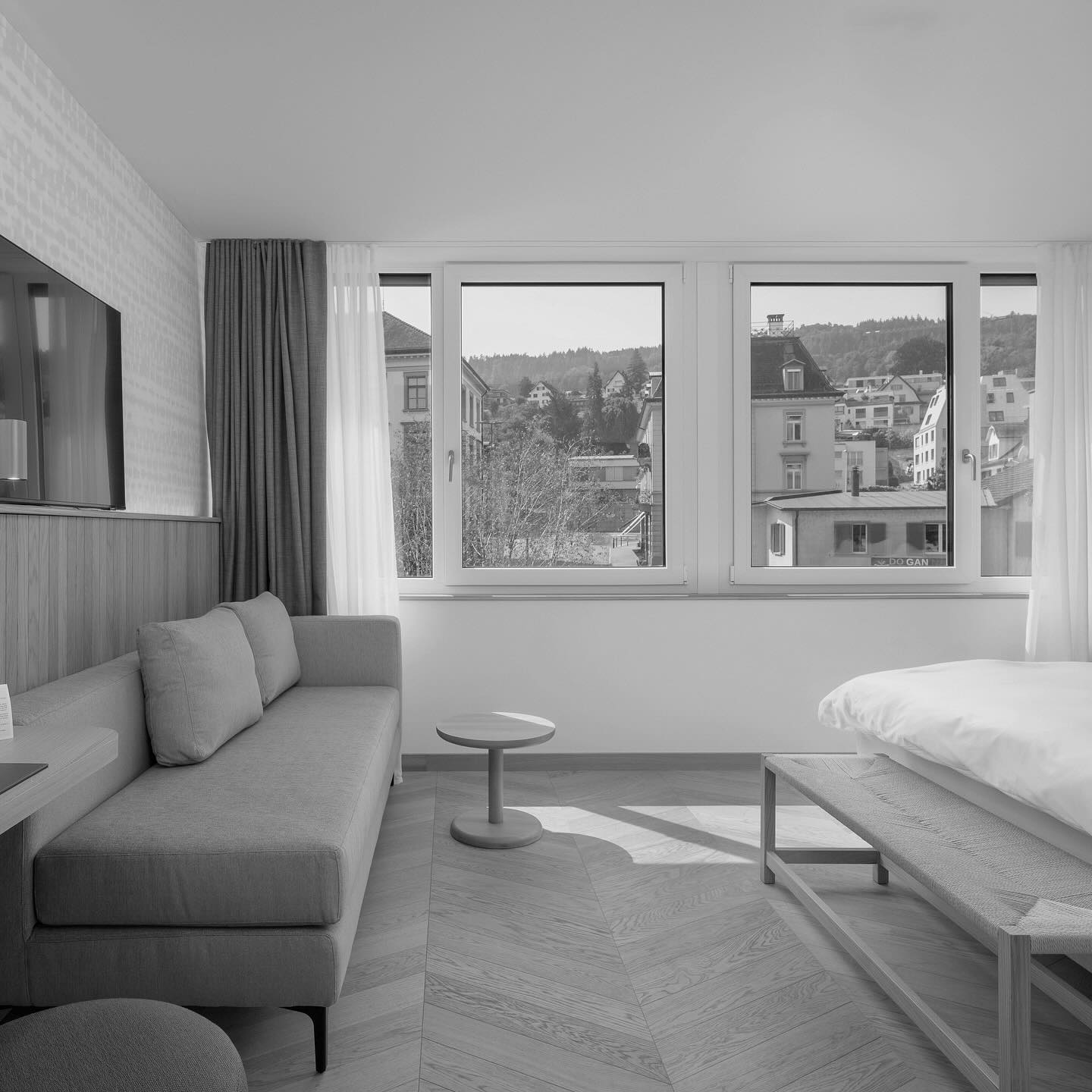 Fall is here, and all we want is to get cozy in our Superior Rooms, watch Netflix and order room service!
What about you? 🤗
#theyarnhotel #swisstravel
#designhotels #lakezurich