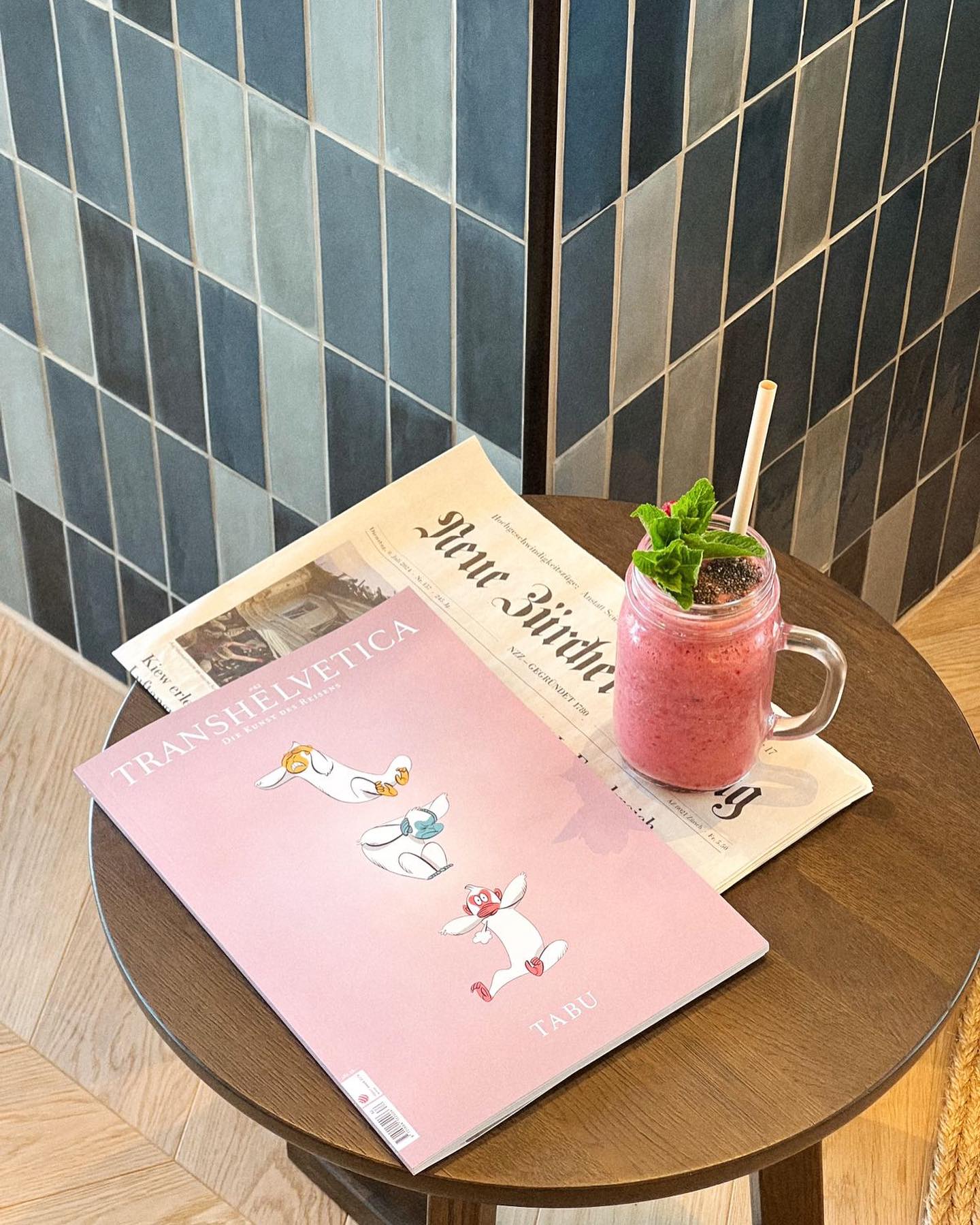Smoothies anyone? Come and check out our menu for some refreshing summer drinks ☀️ #theyarnhotel #designhotelzurich #horgen