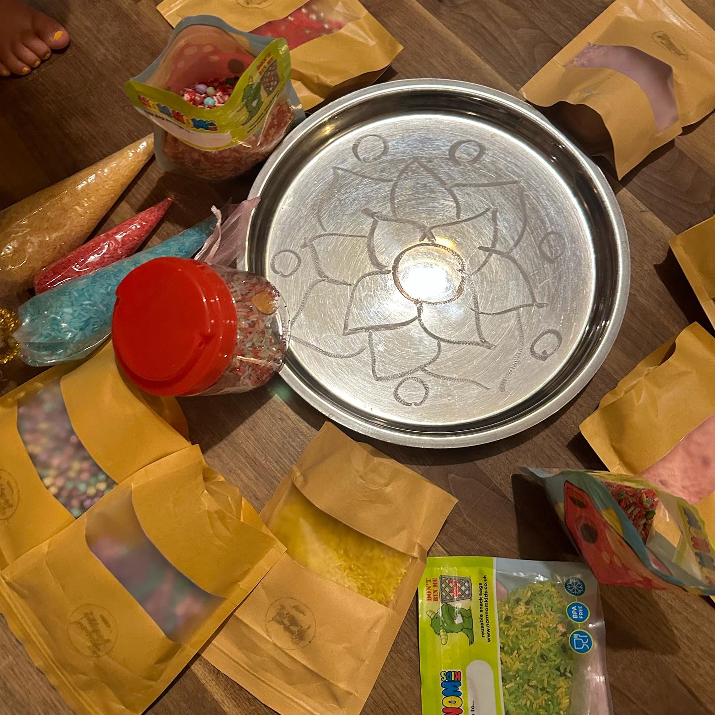 🪔 Creating Diwali Rangoli patterns using our messy play mixes ready for a weekend of celebration xxx
