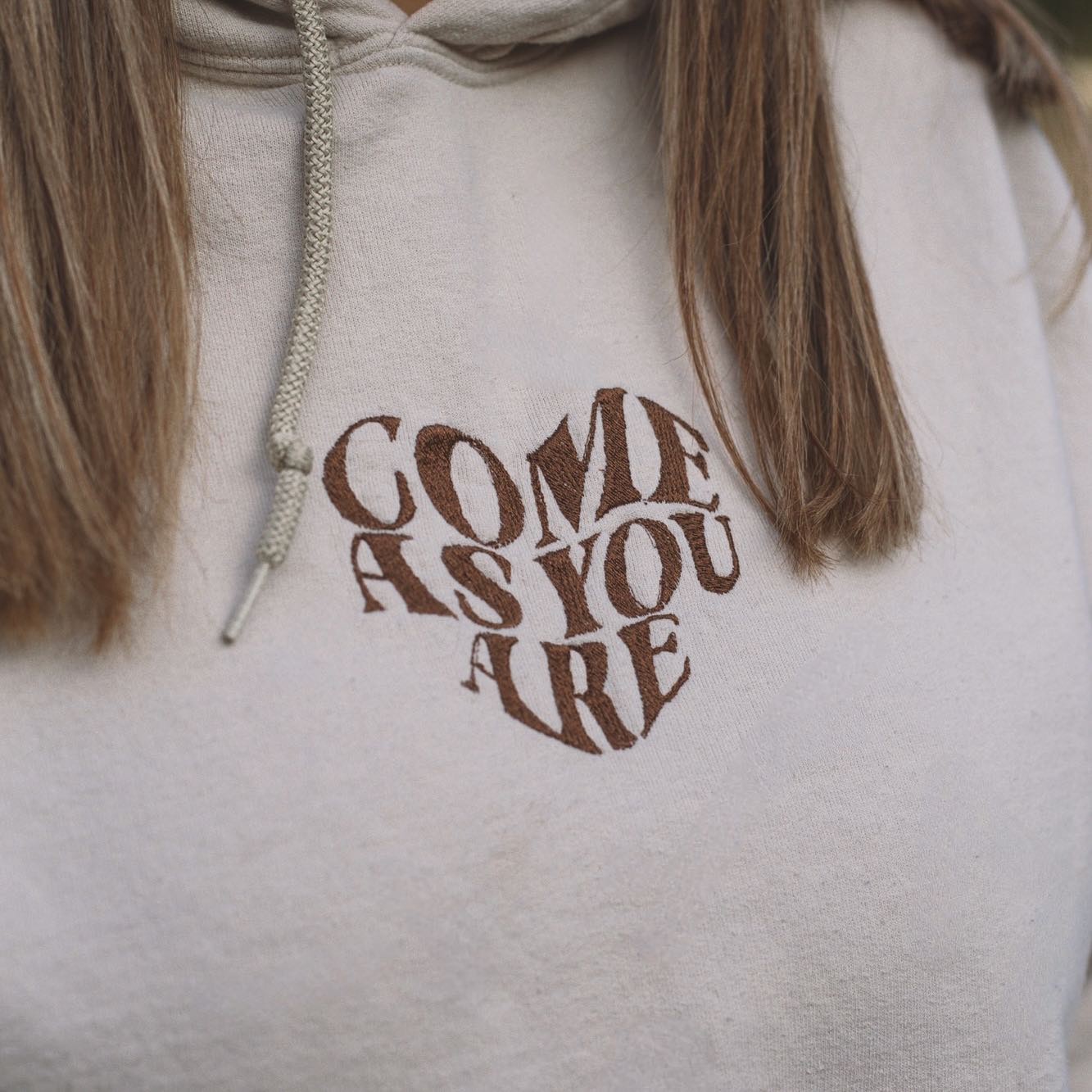 Come as you are and allow the Lord to mend your heart! Hoodies are available!
#hoodies #sweaterweather #comeasyouare #godlovesyou #smallbusiness #smallbusinessowner #explore #explorepage #faithbasedbrand #faith