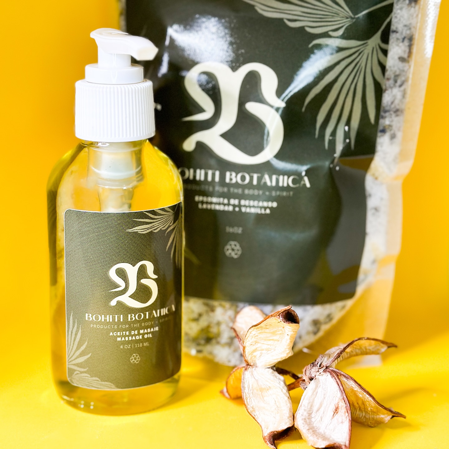 Our ❤️ ALL NEW Valentine’s Day Bundle ❤️ is the perfect gift for that special someone in your life!
This bundle includes:
🔴 bath salt of your choice
🔴 our all-natural massage oil
Our bath salts are made with high-quality ingredients and essential oils, leaving you feeling relaxed and rejuvenated. Pair this with our massage oil to create the ultimate spa experience.
🎁 Give the gift of self-care and pampering this Valentine’s Day.
#valentinesdaygift #massage #massageoil #giftideas #allnaturalskincare #skincare #relaxing #valentinespecial