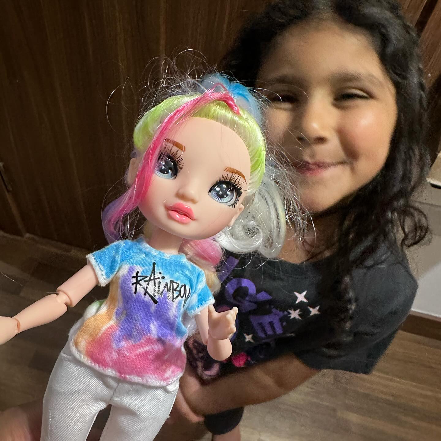 We loved playing with our colour me in @rainbowhigh.uk doll it was fun and creative!!! Heres the finished doll Thanks again kaki @jasmiiinep and kaka @vishal_purohit8
#rainbowhighdolls #creative #mamadaughter #haribobaby #haribomama