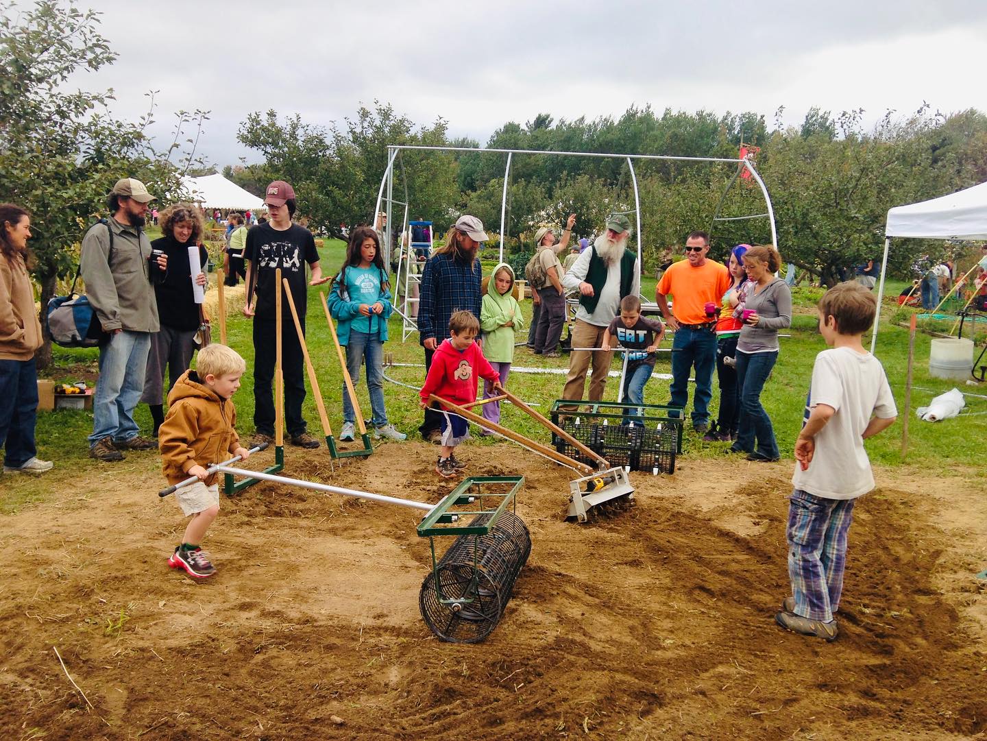 A reminder that our on-site Farm Stand will be *CLOSED* this SAT SEPT 23RD for our staff to attend the annual Common Ground Country Fair @mofga. We will be open next Sat Sept 30th 10-12pm, but you can always find our produce at the Blue Hill Coop @bluehillcoop until then. Happy autumn! 🍁
#fourseasonfarm