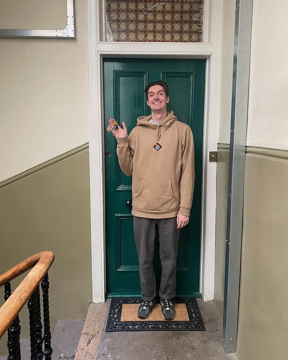 2023 saw Ruairidh pick up the keys to his Edinburgh flat! #thinqviser #mortgagebroker #scottishdentistry