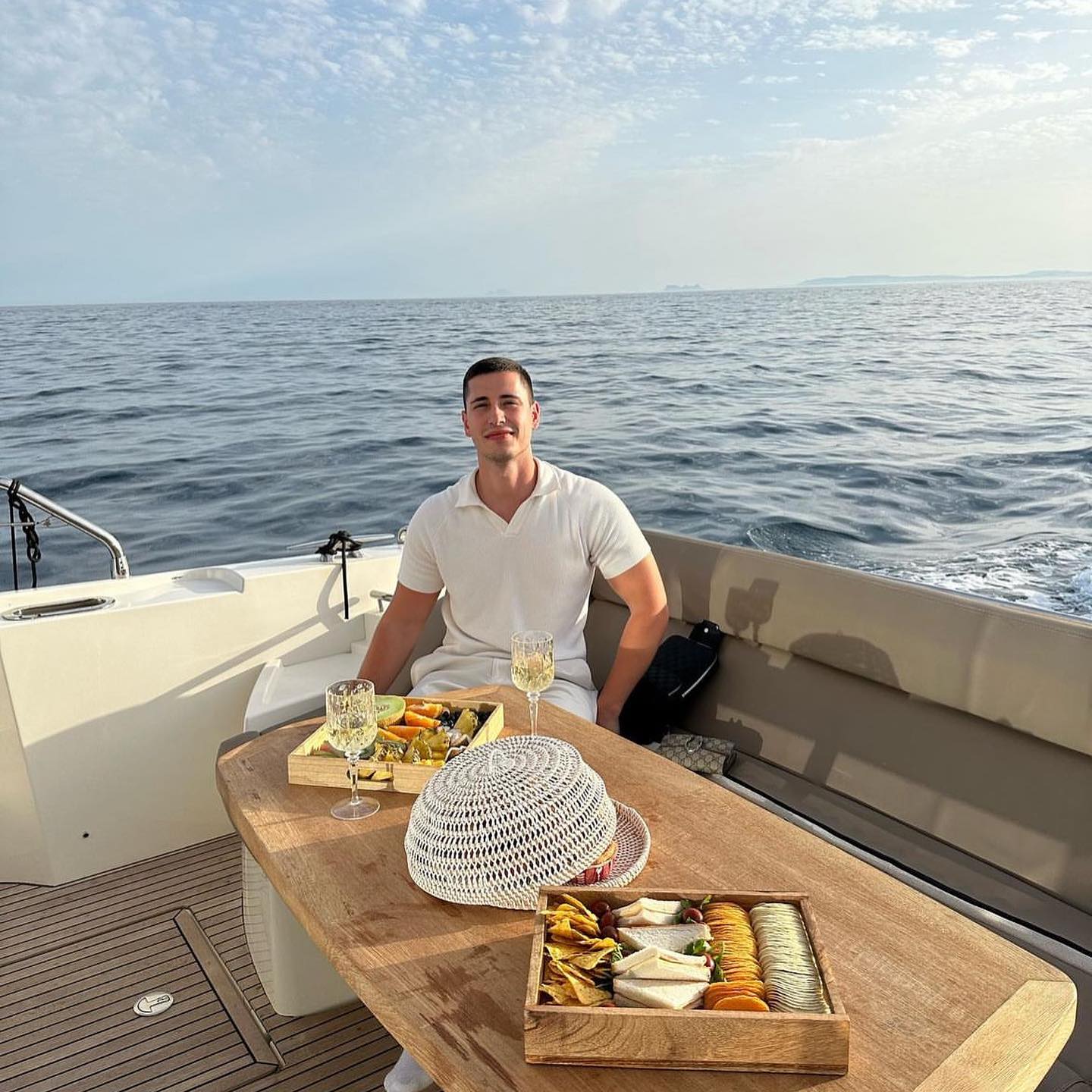 Happy customer in Prestige 50 for a special event 🤍
• Yacht ~ Prestige 50
• Length 15.2 m
• 12 passengers + crew
• Prices from 4h 1.400€ All included
• Water activities included
Fin more information in puertobanuschartermonty.com