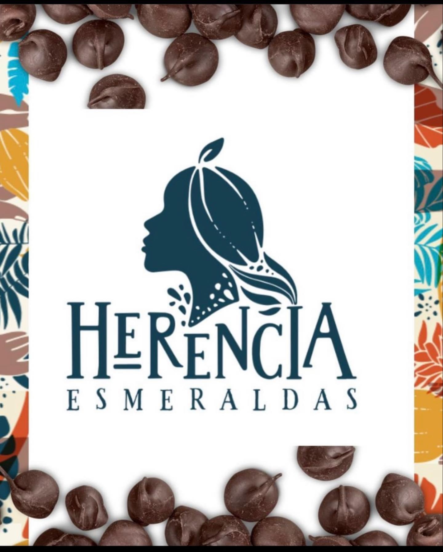 Herencia Esmeraldas ist ein
bemerkenswertes Unternehmen, das in der Provinz Esmeraldas im Norden von Ecuador ansässig ist. Es wird großen Wert auf die Erhaltung und Förderung der kulturellen und landwirtschaftlichen Traditionen der Region gelegt. Besonders bekannt ist Herencia Esmeraldas für ihren hochwertigen Kakao, der von kleinbäuerlichen Familienbetrieben angebaut wird, die sich auf nachhaltige und ökologische Praktiken konzentrieren.
Die Firma arbeitet eng mit lokalen Gemeinden zusammen, um den ökologischen Landbau und das agroforstwirtschaftliche System zu fördern, bei dem Kakao im Einklang mit der natürlichen Umgebung angebaut wird. Dieser Ansatz unterstützt nicht nur die Biodiversität, sondern sorgt auch für ein harmonisches Zusammenleben von Mensch und Natur.
Herencia Esmeraldas setzt sich für faire Arbeitsbedingungen und gerechte Entlohnung der Kakaobauern ein, was die sozialen Strukturen in der Region stärkt und gleichzeitig für einen ausgezeichneten Geschmack und hohe Qualität ihres Kakaos sorgt. Die Verbindung von Tradition, Nachhaltigkeit und Innovation macht Herencia Esmeraldas zu einem Vorreiter im Bereich des nachhaltigen Kakaoanbaus in Ecuador. @herencia_esmeraldas_de
#FairTrade #Sustainability #EcuadorCacao #HerenciaEsmeraldas #LaChocolatera