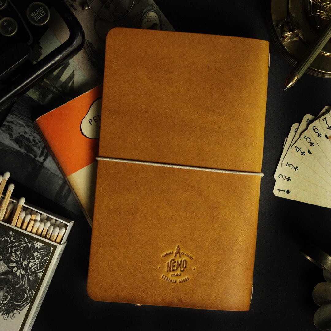 Moleskine cahier leather cover will be soon available for purchase.
It is made from Italian vegetable tanned leather (@la.perla.azzurra tannery) and can enclose up to two notebooks.
Stay tuned.
#nemoleathergoods #journaling #leatherjournalcover #journalcover #notebookaddict #notebookcover #leathernotebookcover #travelnotebook #moleskinesketchbook #moleskinenotebook #journalinspiration #travelnotes #vintagestyle #ruggedstyle #heritagestyle #cahierjournal #cahiervacances #traveljournals #stationeryaddict #stationery