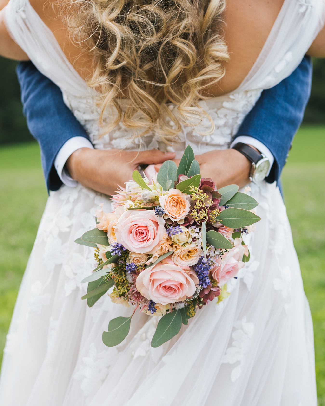 #prinzessinenkleid #blumenliebe #hochzeit #mannundfrau #brautstrauss