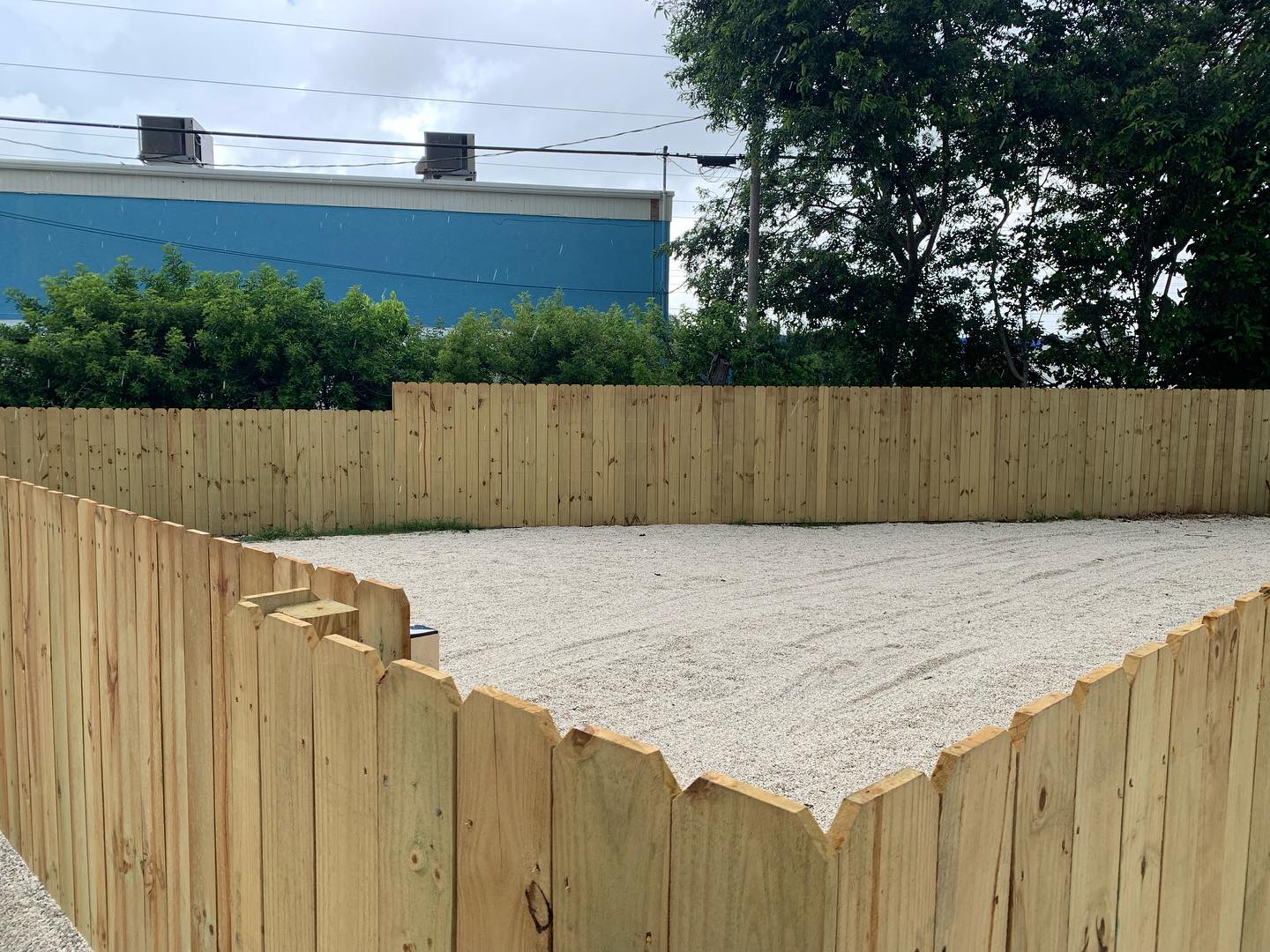 Defining the side yard space of a newly renovated home with Wood Privacy fencing #woodfence #knowafenceguy #knowafenceco