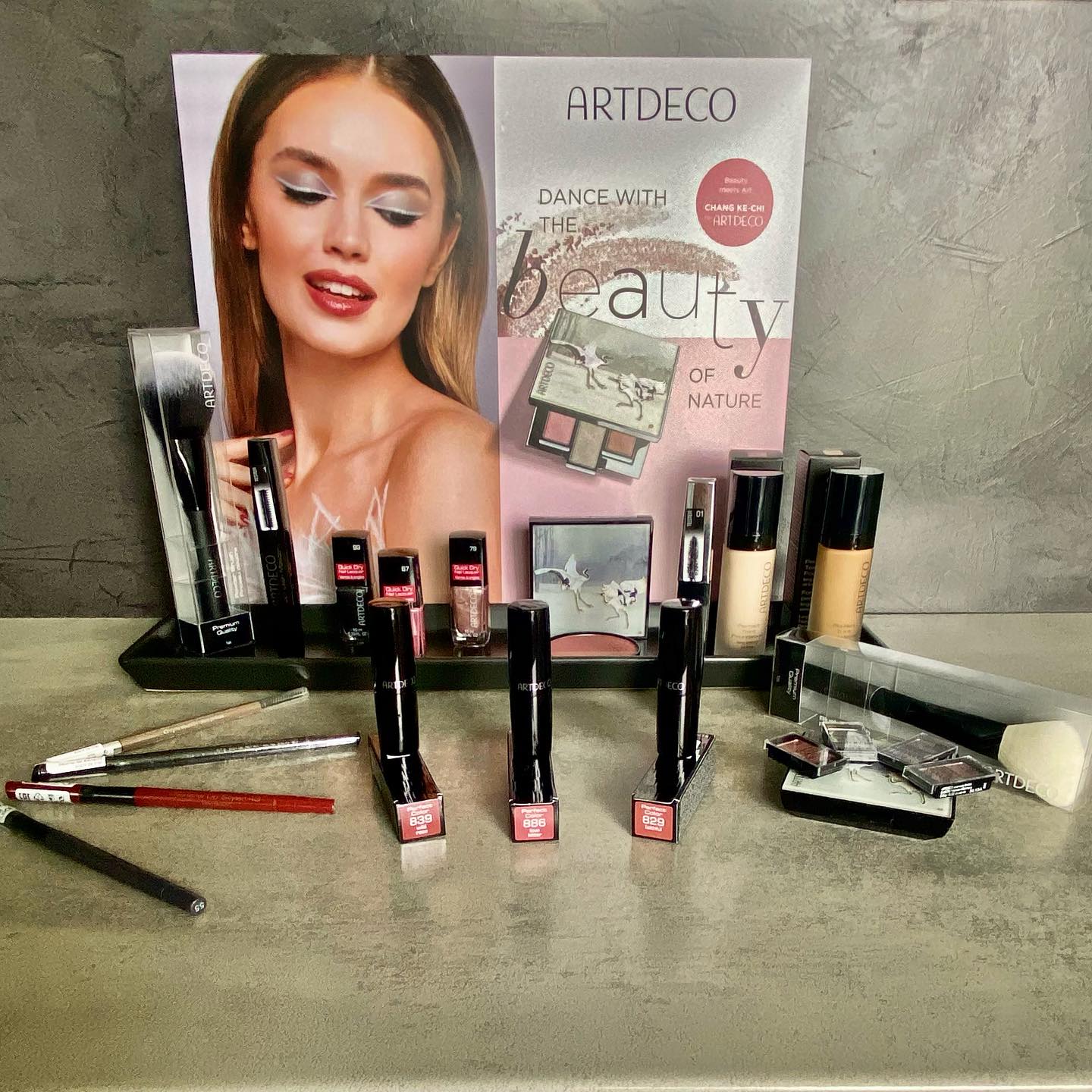 Le look automne /hiver est arrivé dans votre institut Bbeauté 💄💋
.
.
.
#bbeaute #institut #look #maquillage #automne #hiver #artdeco