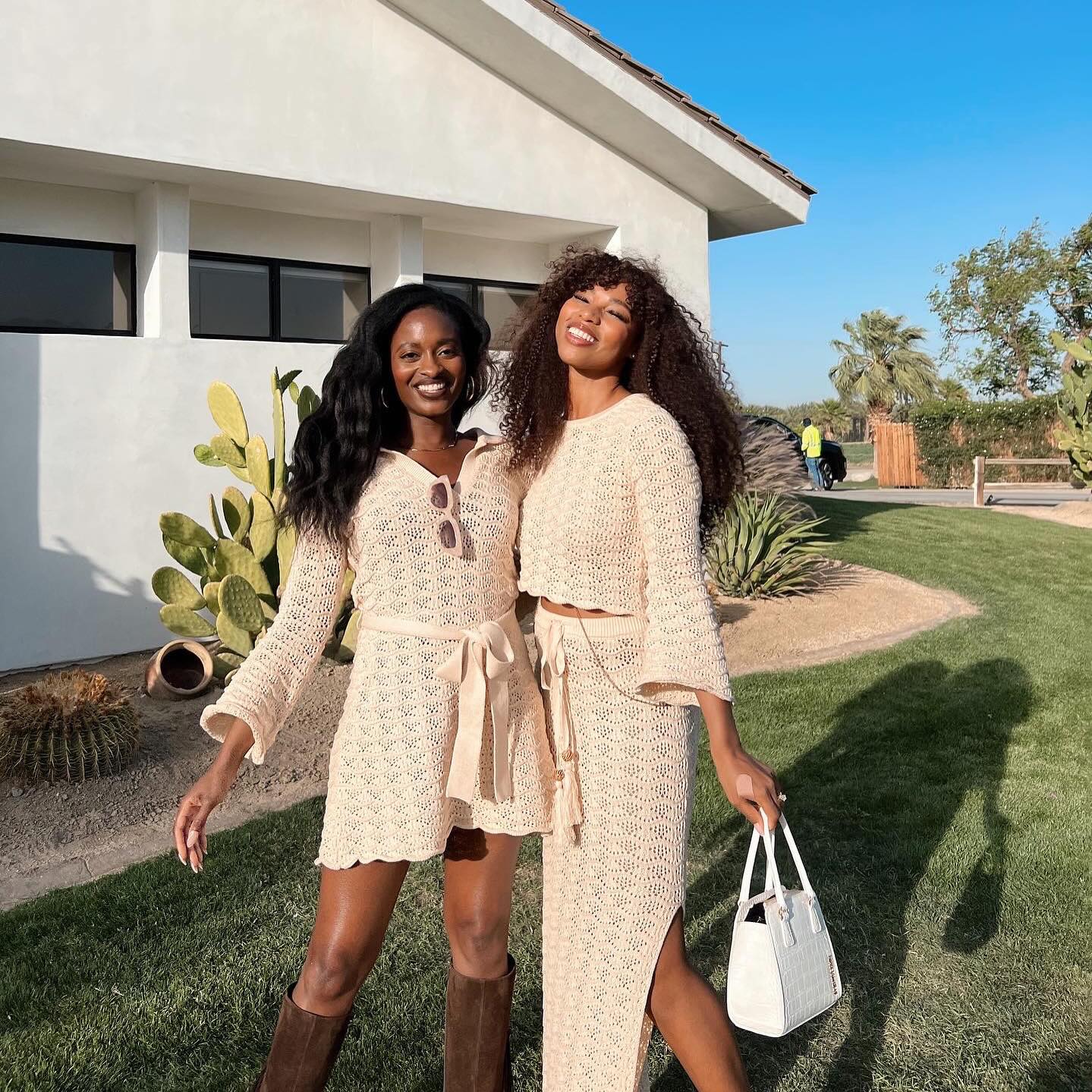 ✨ GRATEFUL ✨
⠀⠀⠀⠀⠀⠀⠀⠀⠀
We’re feeling so grateful for each other and grateful for all of you 🤎
⠀⠀⠀⠀⠀⠀⠀⠀⠀
Wishing you a beautiful & loving day today.
⠀⠀⠀⠀⠀⠀⠀⠀⠀
Tell us one hair related thing you’re grateful for 🤭👇🏽