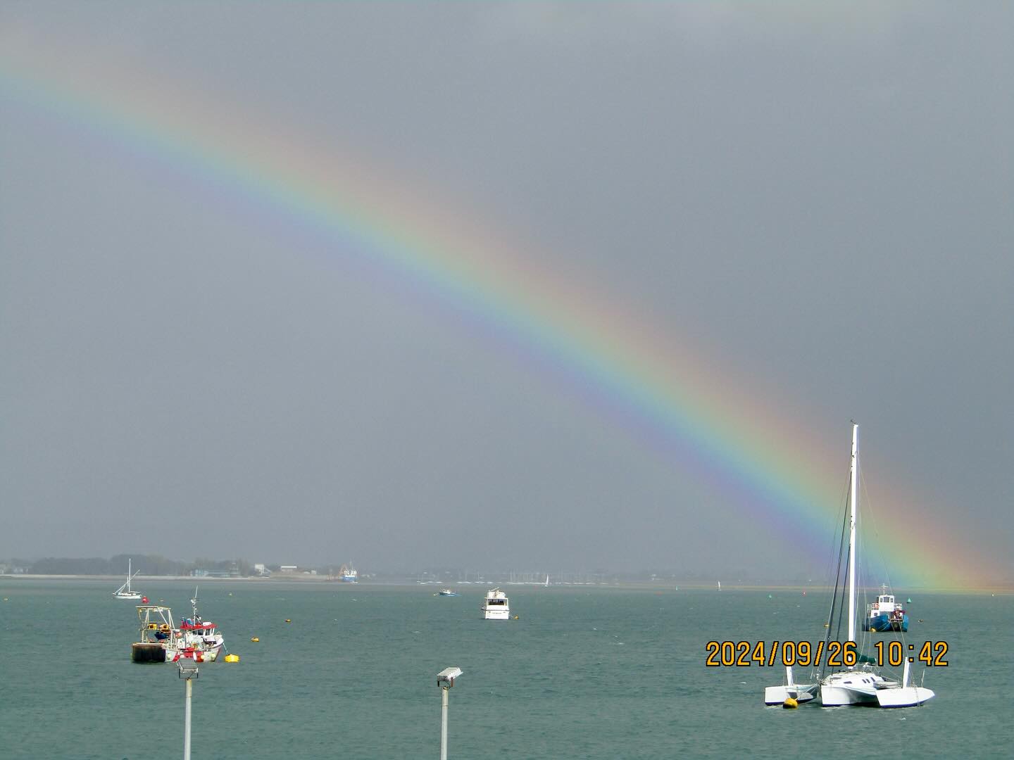 Splash of colour among the gloomy rainclouds! 🌊 A double rainbow over Langstone to brighten your day! #langstoneharbour #rainbow #nature 🌟 🌈