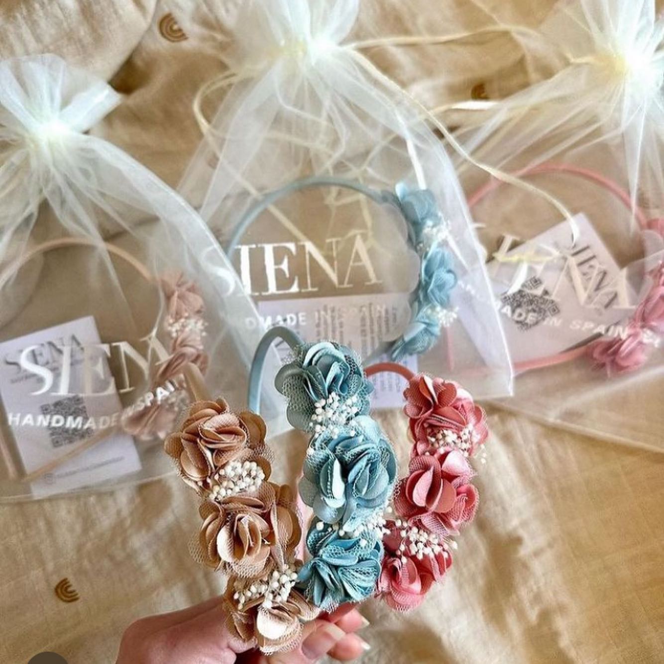 SIENA hair accessories - so many beautiful options for special occasions and every day wear! Stock available for a delivery in time for summer holidays and weddings 💒 🌸 🌺 🌼🎀