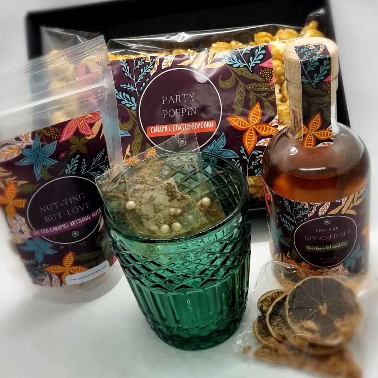 **Gin-credible Gift Hamper** 🍸✨
Raise your spirits with our Gin-credible Gift Hamper! Featuring a funky gin glass, tasty infusions, and irresistible salted caramel snacks.
And of course @sugarbushgin hand-crafted artisanal gin!
When life gives you lemons, make gin and tonic!
Cheers! 🥳🍹 #GincredibleGift