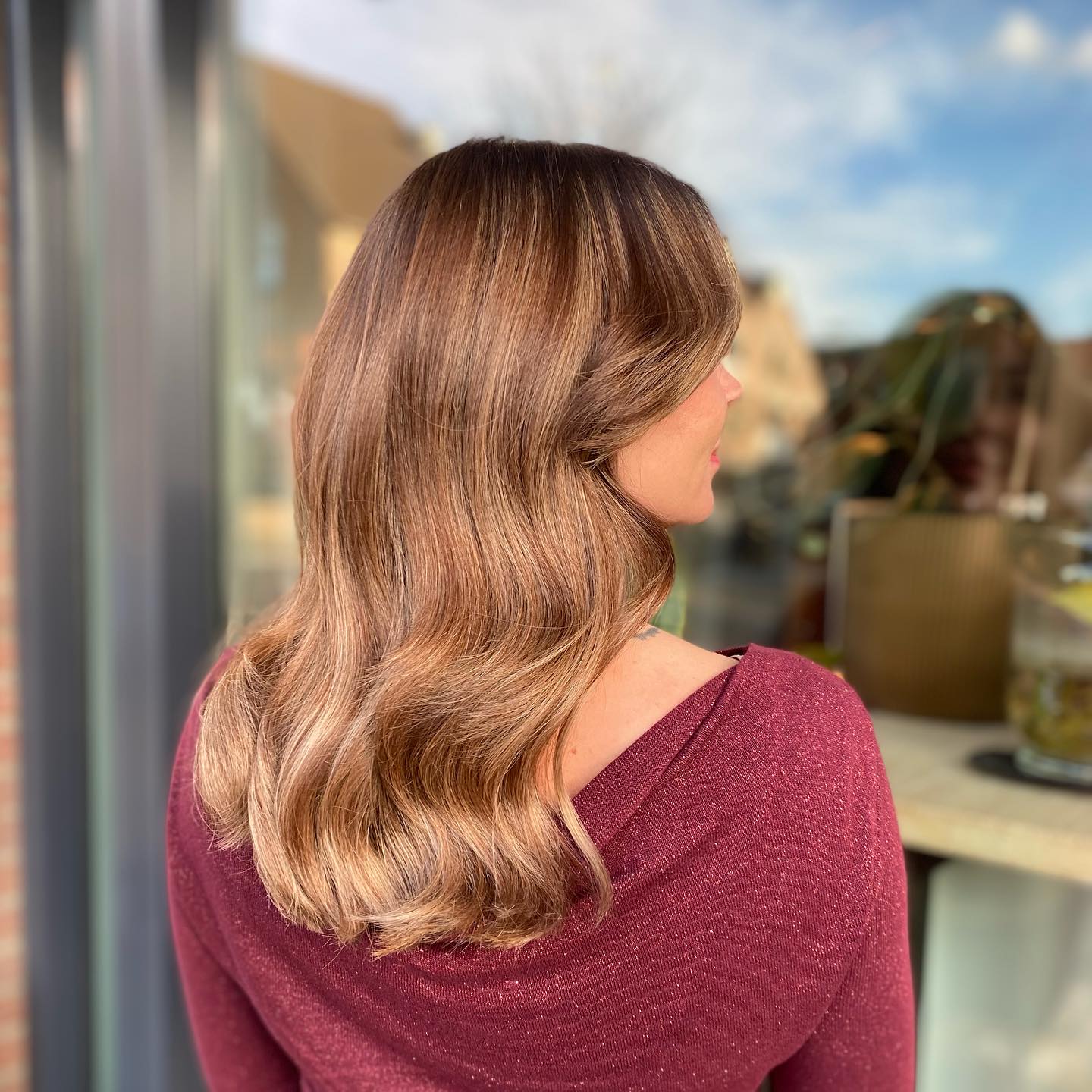 Balayage transformation for @diannatascha ✨
#duurzamekapsalon #ecosalon #OrganicBeauty #balayagehighlights #colorspecialist #expatsdenhaag #japaneseheadspa #owaysalon