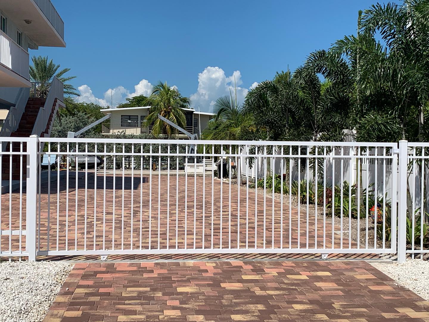 Aluminum fence on front perimeter and PVC on left and right side enclose this house and yard renovation. #aluminumfence #pvcfence #knowafenceguy #knowafenceco