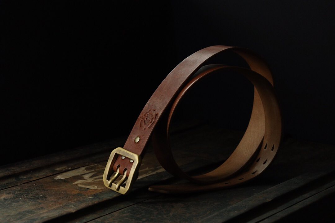 PREORDER YOURS NOW:
Nautilus Belt 2.0.
• double tongue buckle (solid brass, aged by hand)
• 4.5 mm thick bridle butt leather from J.&F.J. Baker - Britain’s only remaining traditional oak bark tannery
• 38 mm wide
• made to your very own measure
Don’t hesitate to contact me in DM.
#nemoleathergoods #leatherbelt #ceintureencuir #militarystyle #workwearstyle #heritagestyle #ruggedstyle #ruggedman #ruggedworkwear #brassbuckle #handmadebelt #agedbrass #madeinfrance #fabriquéenfrance #slowfashion #artisanfrancais