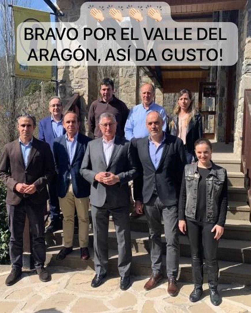 Así da gusto! Cuando las distintas administraciones locales del valle del Aragón y autonómicas, con distintos signos políticos, se ponen de acuerdo para trabajar juntas y desarrollar proyectos turísticos de calidad, que desestacionalizan la actividad económica, que crean empleo, que potencian el sector de la nieve y apuestan por las estaciones de esquí y que en definitiva defienden los intereses de los ciudadanos a los que representan, asi da gusto! y ojalá sigan así y se entiendan igual de bien con sus vecinos del Valle de Tena, para encarar juntos los retos que tienen por delante. Enhorabuena!
#uniondeestacionessi
#astún
#candanchú
#formigal