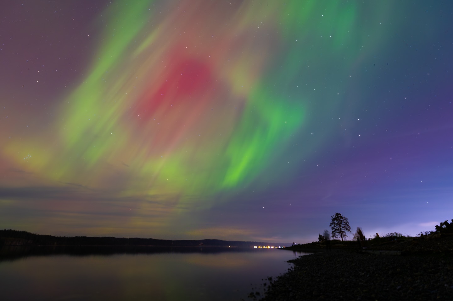 Last nights Northern Lights were something else! Watching the sky dance with colours was magical, but seeing it through my camera made it even more special.
It felt so good to get out with @joscelynwerner, sit on the beach and watch the sky. Something so simple that we take for granted in this busy world.
#northernlights #tourismcampbellriver #campbellriver #experiencecampbellriver