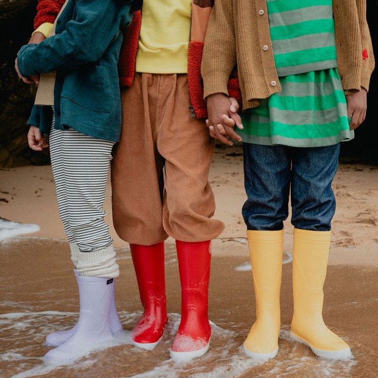 Stock up on jellies AND wellies for this unpredictable UK weather โ๏ธโ๏ธ who knows what the kids will need this summer holiday!? Order Meduse now for summer stock. Visiting PLAYTIME PARIS? See the collection there or at one of our showrooms across the UK. #meduse #playtime #playtimeparis #jellyshoes #wellies #sun #rain #summerholiday #beachwear