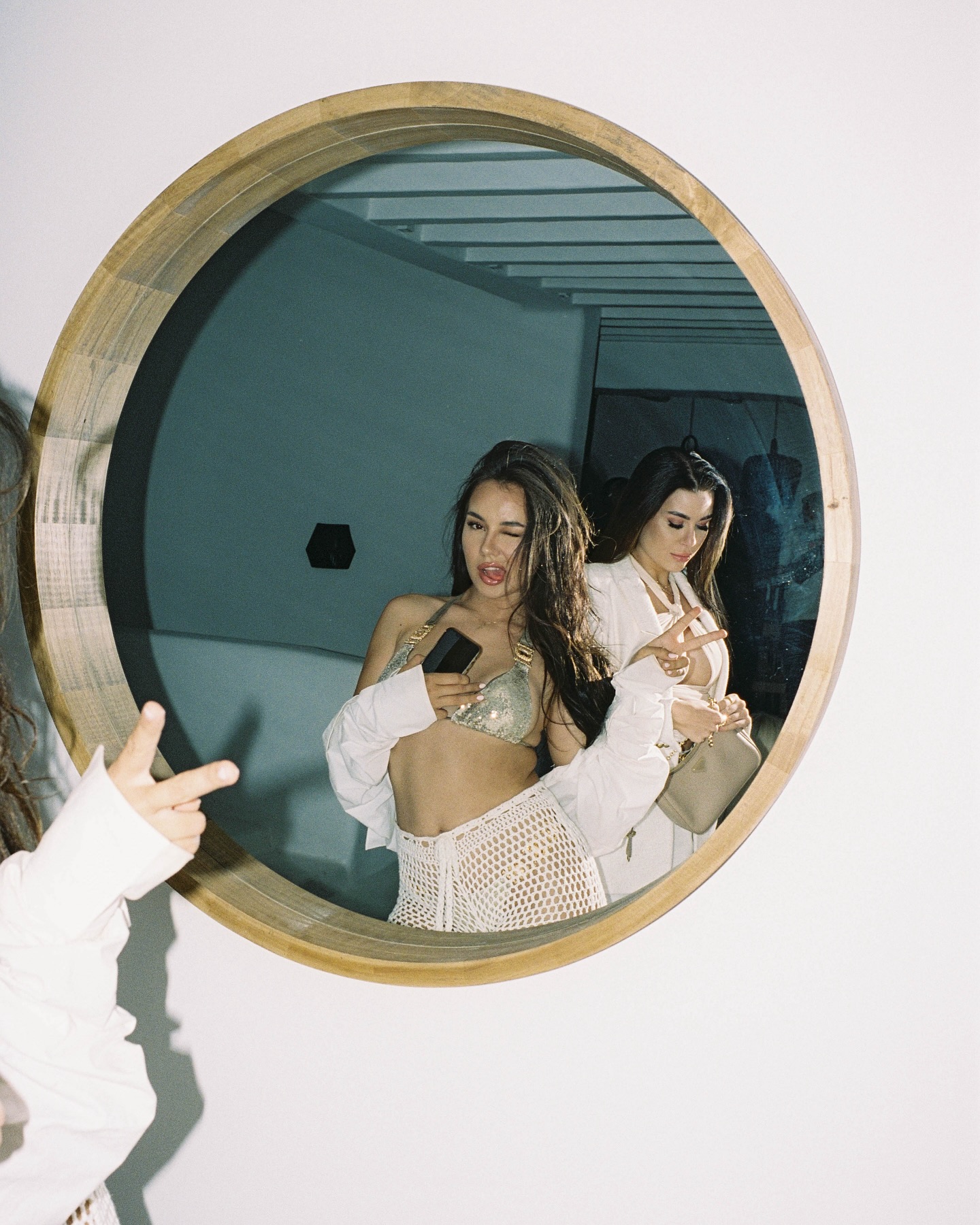 Admire someone else’s beauty without questioning your own. #girlsjustwannahavefun #blogger #selflove
model @itsdoina
photo @philipp_gladsome