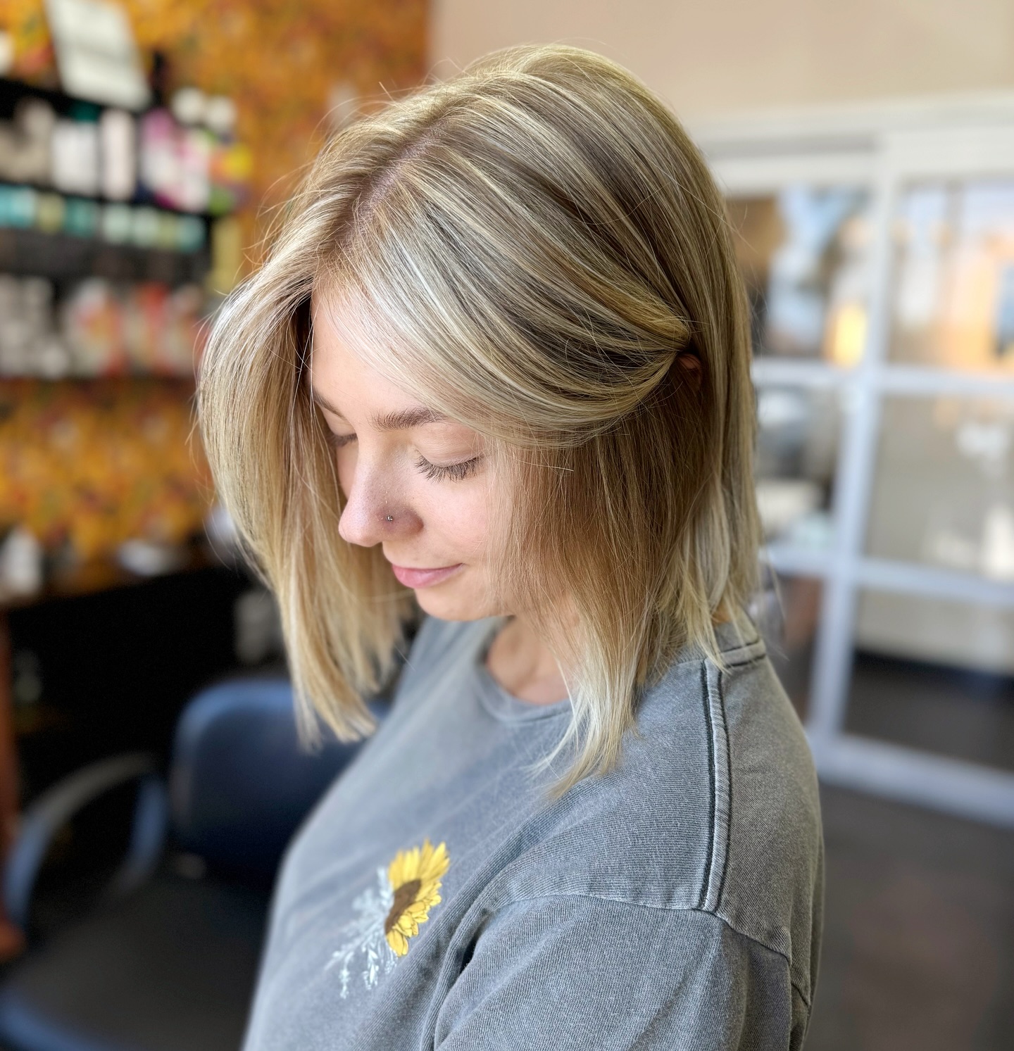 Can you spot my signature peekaboo money pieces?
I know money pieces were all the rage not too long ago, but my clients said I want that but ✨lived in✨ and I’m not gonna lie at first I thought y’all were crazy. But now here we are, and my blondies are able to go 12 weeks with out needing to feel like they need to sprint back to the salon. Looks like we can have our cake and eat it too 🍰
#blondehair #blondehighlights #sanmarcoshairstylist #sanmarcoshairsalon #escondidohairstylist #escondidohairsalon #moneypiecehighlights