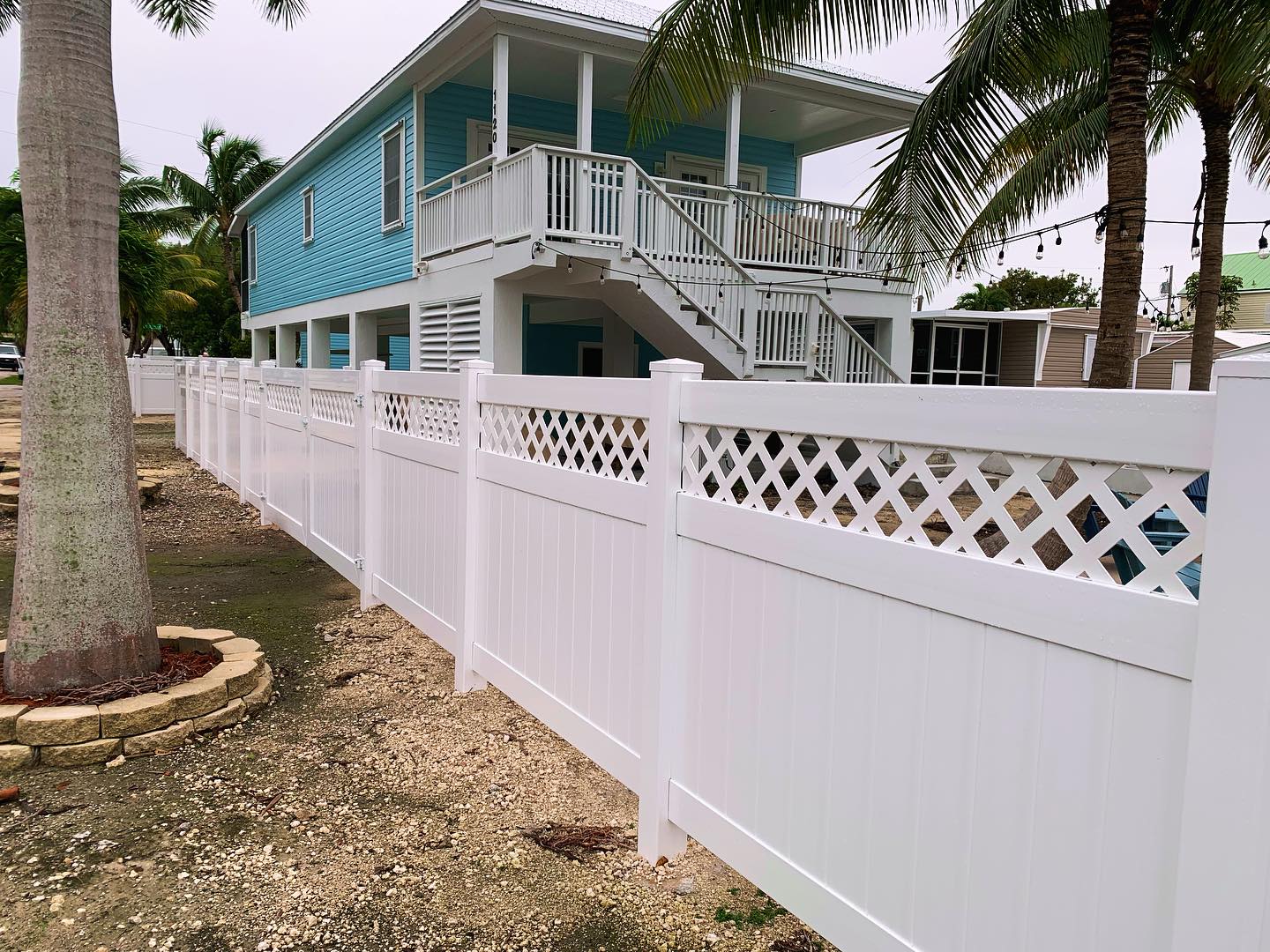 PVC Fence with Lattice Top is an excellent option to get extra height within your front yard setback. This fence is 5’ high total. #pvcfence #lattice #knowafenceguy #knowafenceco
