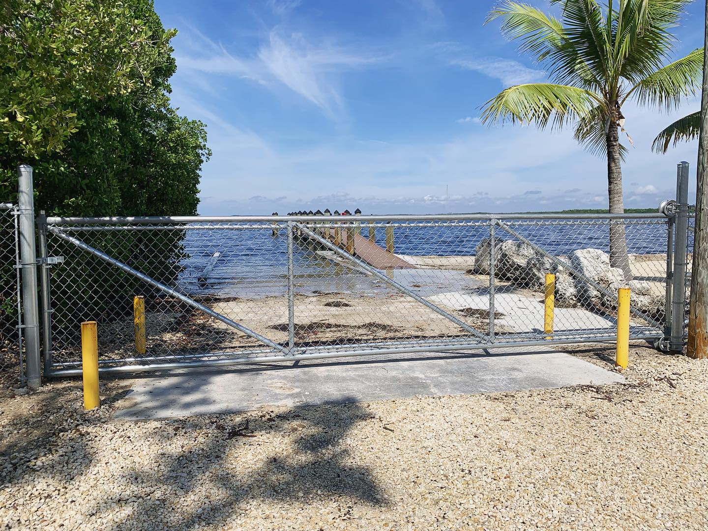 New cantilever roll gate and ~400 ft of new chain link fence for Buttonwood Sound Club boat ramp and homeowners park #chainlinkfence #hoa #knowafenceguy #knowafenceco