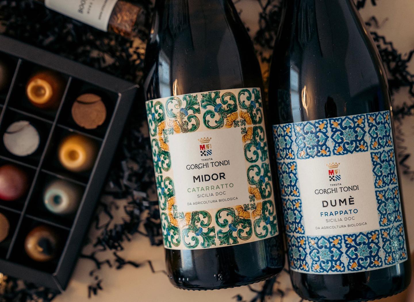 NIEUW π€©| Wijnen & Champagnes π₯
In samenwerking met @artisanwines.nl Je vindt ze in onze Kerstpakketten en in onze Relatiegeschenken! #proost
#kerstpakket #wijn #champagne #kerst #magnum