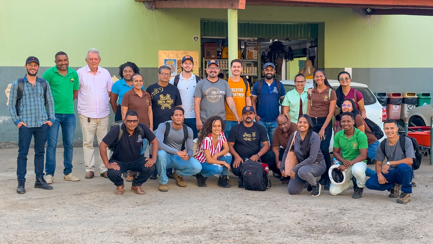 Visita da @cacauechocolate.ufsb para conhecer nossa Cooperativa, e compartilhamos conhecimento .
Ajudando o próximo expansão do cooperativismo na nossa Bahia !
