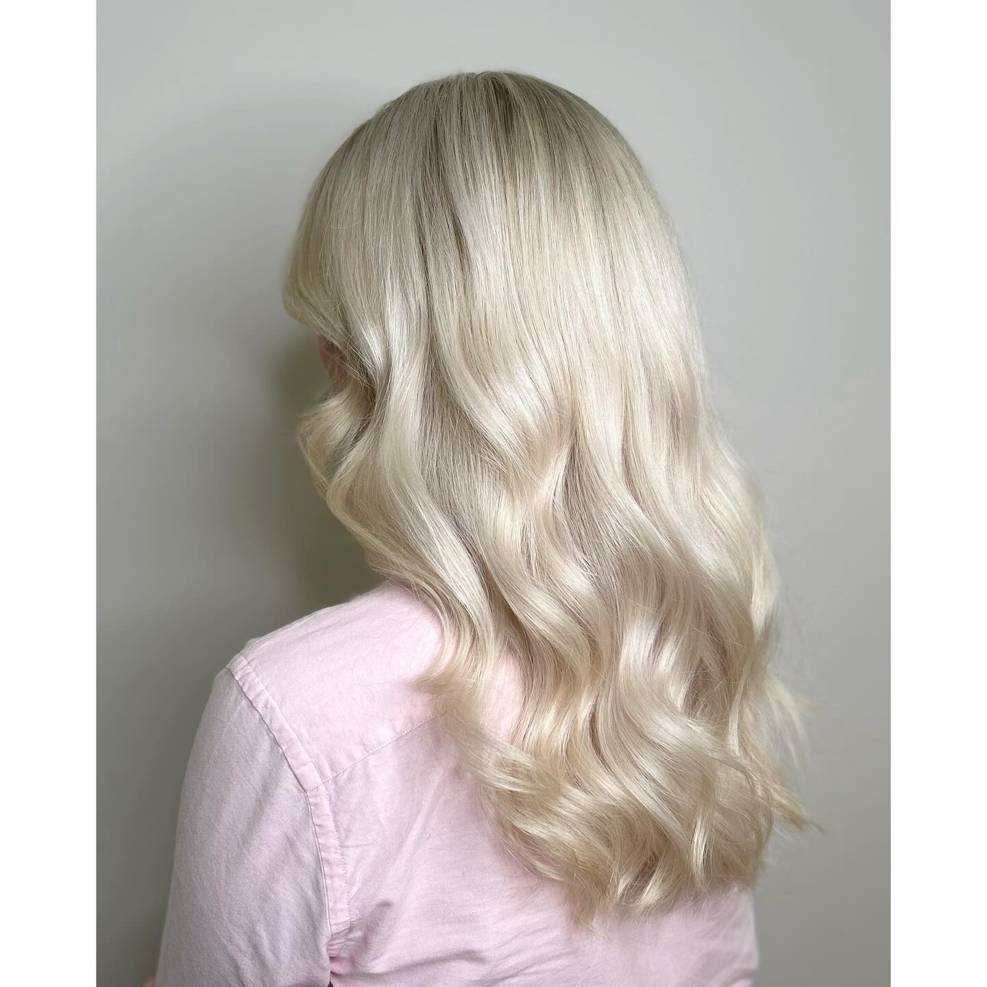 🥰
By @noorabow
#blondehairdontcare#goldwellnordic#kampaamohelsinki#bowhelsinki#oribeobsessed