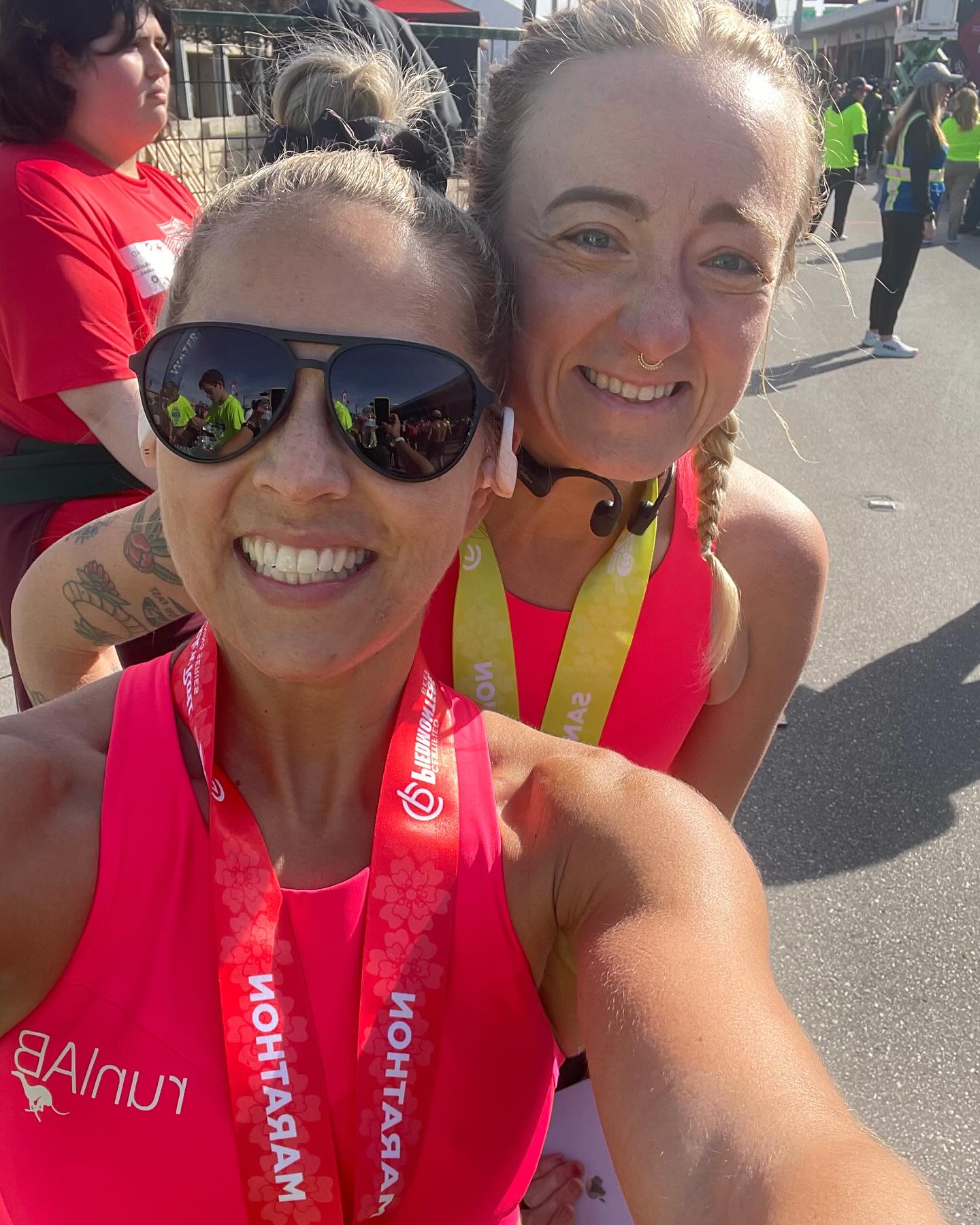 @runrocknroll San Antonio what a weekend!! Congrats @krystleltaylor and @princessglitterqueen on great races!
#yegrunner #runcoaching #marathon #halfmarathon #rocknroll