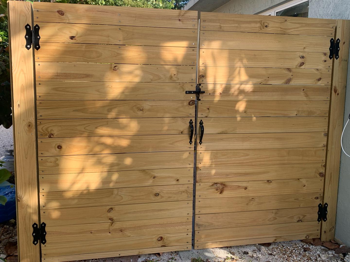 Wood Privacy Fence. 7’ tall with horizontal planks. #woodfence #privacyfence #knowafenceguy #knowafenceco