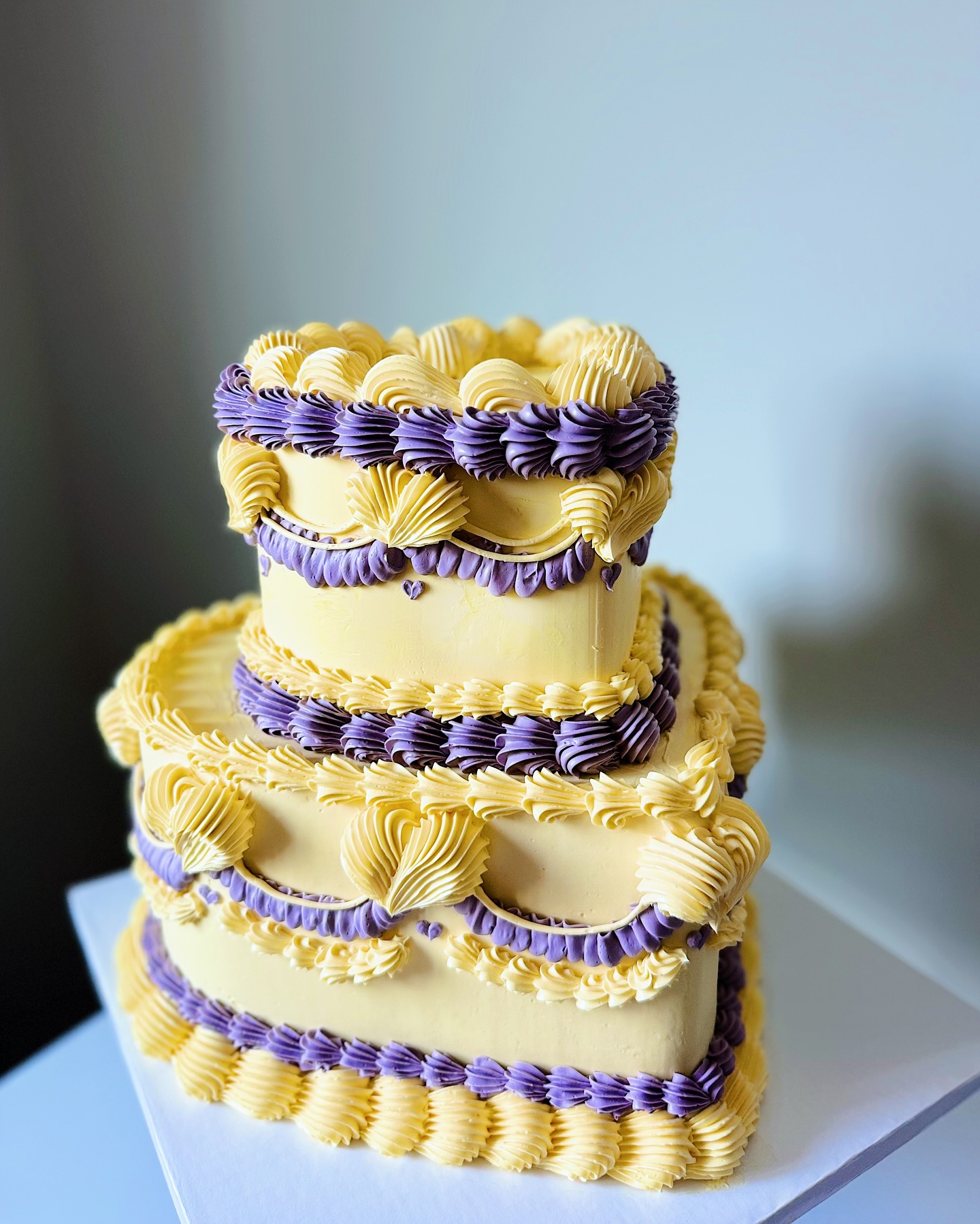Yellow & Purple vintage heart cake 💛💜✨
#vintageheart #heartcake #nycbaker #brooklynbaker #statenislandbakery #yellowcake #cakesofinstagram #cakesdecorating