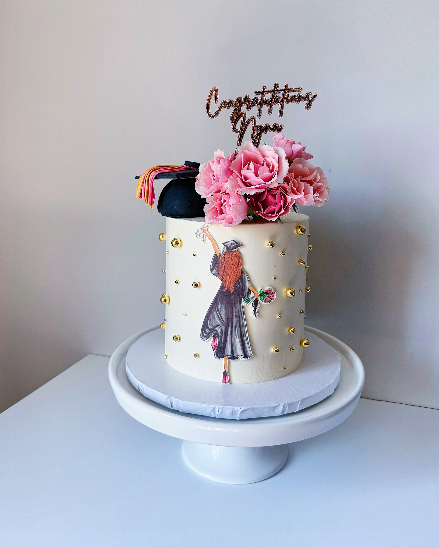 Cute & Chic 🎓✨🩷
So obsessed with this cake, and the edible image!!
#gradcake #chiccake #floralcakes #cakesofinstagram #nybaker #nycbaker #statenislandbakery #edibleimage #wemadeit