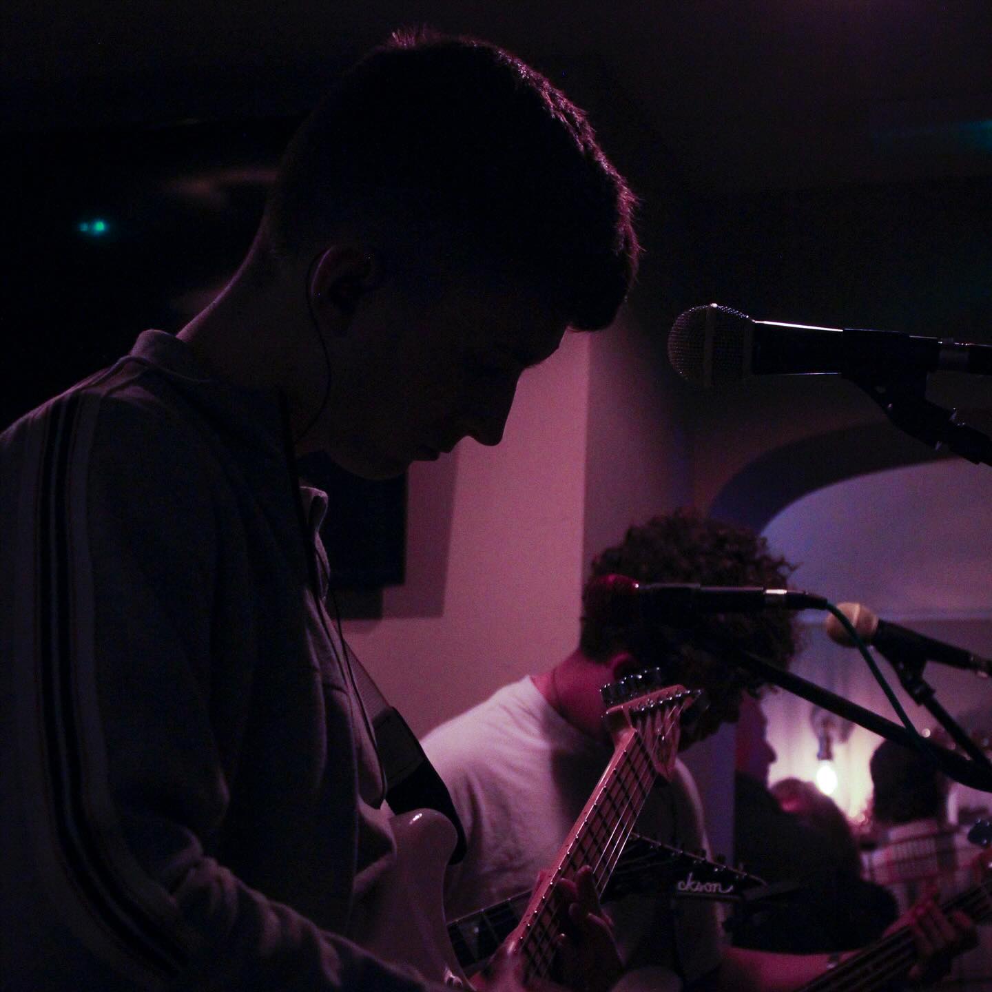 A few snaps from the 22nd gig at the @thompsonsbellpub
We can’t wait to see you again soon!
|
|
Photos courtesy of @feeebz_
#poolclubband #playthegame #newband #indie #rock #britpop #newmusic #livemusic #london #londonmusic #brighton #brightonmusic #deal #dealkent #dover #dovermusic #glastonbury #canterbury #folkestone #sandwich #sandwichkent #oasis #explore #explorepage