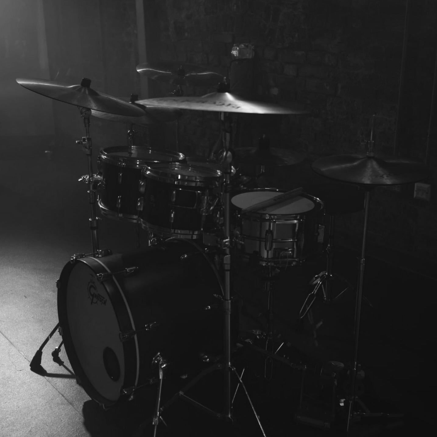 Lookin fine at a recent 🤫 @georgemariosofficial shoot 🦆
@gretschdrums @istanbulagop @vicfirth @remopercussion #drumsdrumsdrums #vf15 #drummer #drummergram #remodrumheads #gretsch #gretschdrums #sessiondrummer #londonmusician #londonmusic #drummerinlondon #drum #drums #drumkit #drumset #instadrums #soundsfrommyattic #drumminglife #remoterecording #remotedrumtracks #remotedrumrecording