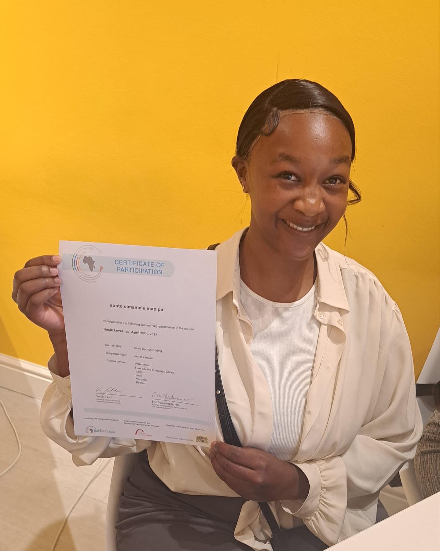🔊 Exciting News for Women in Imizamo Yethu! 🌟
Join us at our Future Hub in Victoria Mall, Hout Bay for a FREE computer training experience! Dive into the world of tech with our „Open Fridays,“ designed specifically for interested females from Imizamo Yethu.
👩🏾💻 What we offer?
WEB DESIGN & CODING BASICS:
Learn what web design and coding entail, discover potential career paths, and even take an online course to get certified!
📅 Dates: May 3, 9:30 AM - 12:30 PM / 12:00 PM - 3:00 PM
CUSTOMER SUPPORT:
Explore the role of a support agent, understand the skills needed, and find out about job opportunities in this field!
📅 Dates: May 10 or May 17, 9:30 AM - 12:30 PM / 12:00 PM - 3:00 PM
📍 Location: FUTURE HUB, Victoria Mall, Empire Ave 148, Hout Bay
Free for all eligible participants, with each session limited to 16 attendees. Secure your spot on a first-come, first-serve basis!
🚀 Choose your session and discover your potential. Let’s learn together!
#futurehubhoutbay #womenintech #openfridays #freetraining #webdesign #coding #empowermentthrougheducation