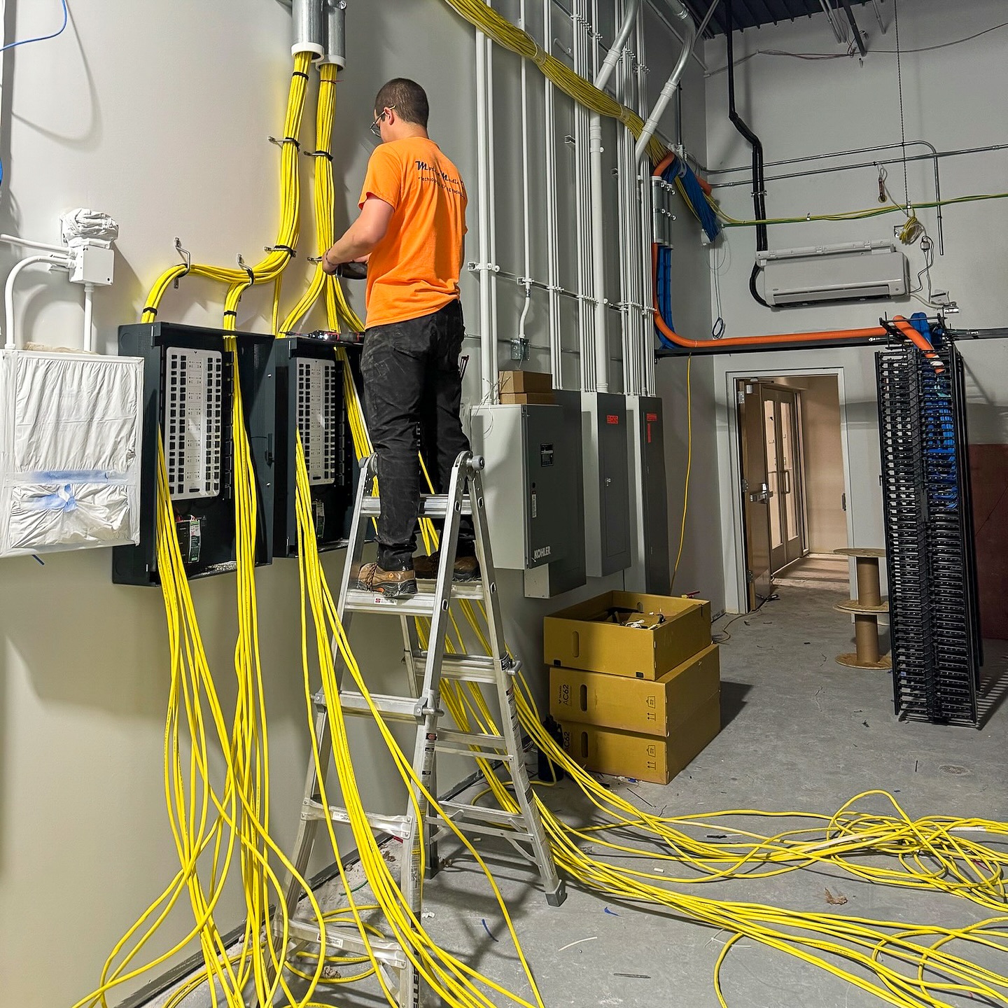 #mmtsolutions #cablemanagement #lowvoltage #lowvoltagenation #lowvoltagelife #wiretermination #cat6 #lowvoltagetechnician #wiring #data #voice #telecom #serverroom #telecommunications #datarack #datacable #network #datacenter #ethernet #cabling