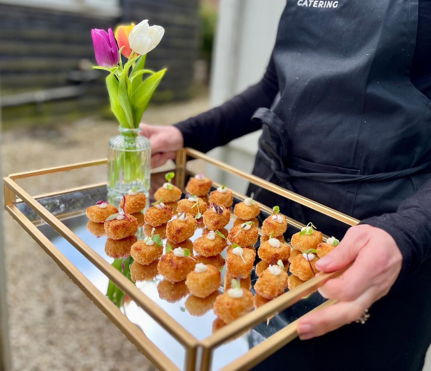 Canapés on route to the wedding party today! The weather held off for a beautiful day at @gatestreetvenue !
#countrysideweddings #surreywedding #weddingday #gatestreetbarnwedding #gatestreetbarn #surreywedding