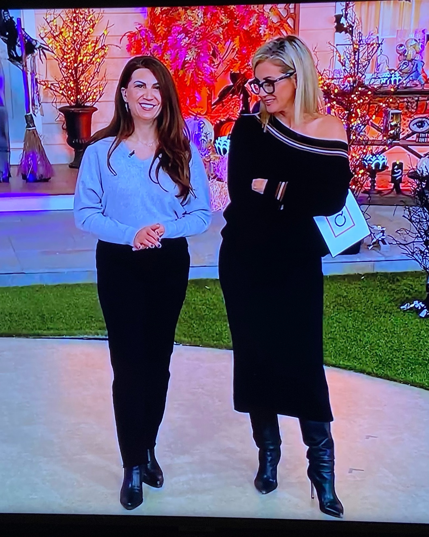 Last week @kellyleelambert had her debut on QVC in a one hour segment showcasing her @grandinroad Halloween decor. So proud of her!