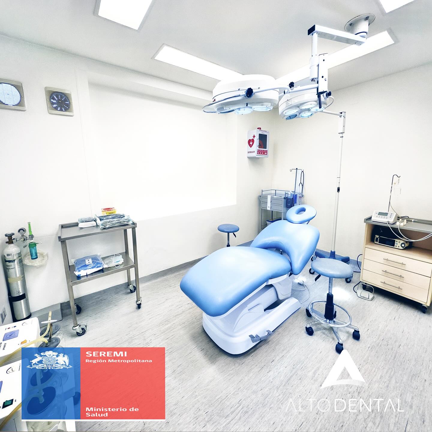 En nuestra clínica TODAS las cirugías son hechos en un pabellón CERTIFICADO por la SEREMI DE SALUD 💙🤍❤️
Tu SALUD es y será SIEMPRE nuestra prioridad !
😷🦷
#pabellón #cirugiadentalchile #muelasdeljuicio #extraccióndental #tercerosmolares #arriendodepabellones #cirugiamenor #seremidesalud #seguridad