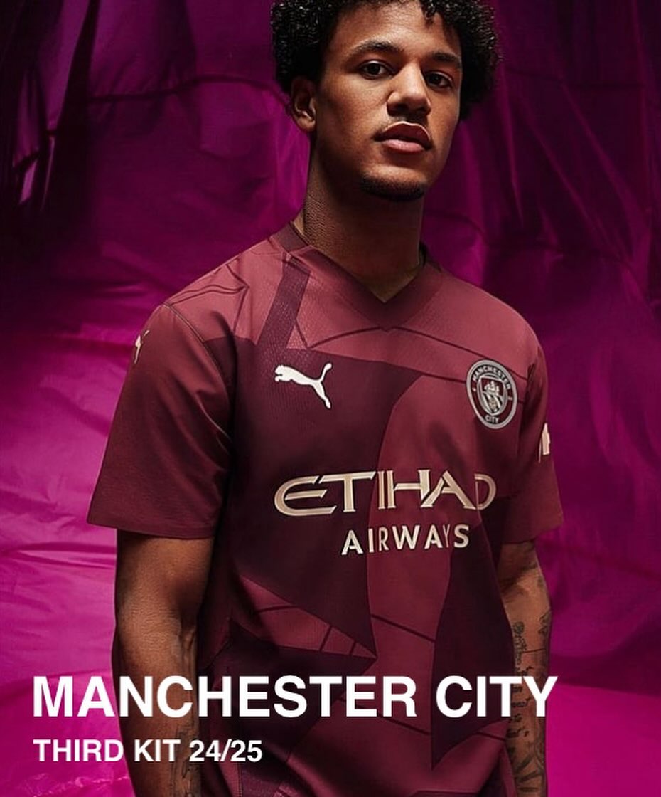 🚨 Shirt Alert 🚨 Manchester City third kit - Paying tribute to the Man City heritage from past, present and future, the 2024/25 Third Kit has transformed the ship from the Manchester City crest into an all-over graphic print
.
.
.
.
#manchestercityfc #citizens #mancity #mcfc #premierleague #footballkits