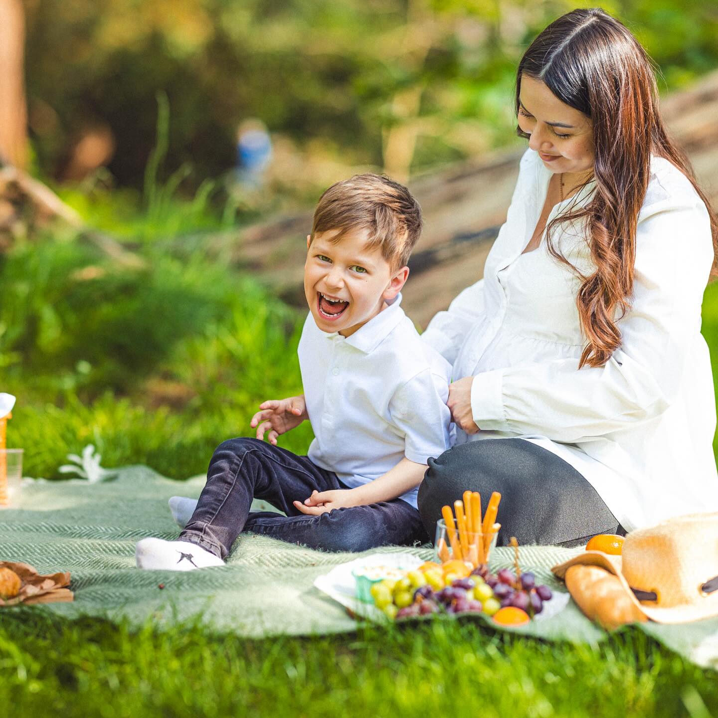 Funny memories are just as important as these sweet ones. Check out this serious manโs smile in this photo! You can almost hear his laughs just by looking at this! Mommy definitely knows how to put a smile on his face ๐
Absolutely honored to capture a very special moment for this beautiful family! My congratulations one more time @marina543marina ๐๏ธ