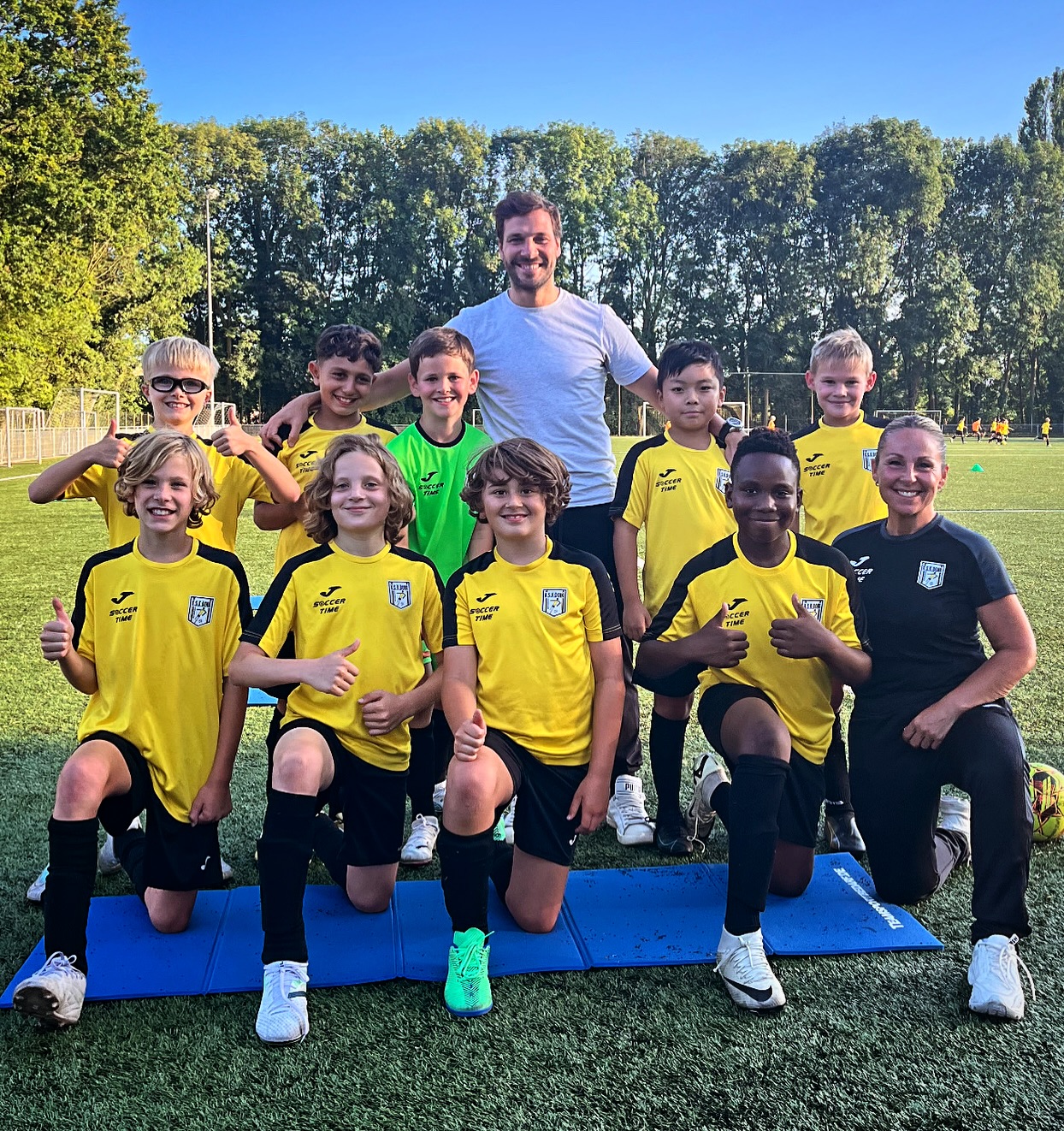 Super fijne ervaring voor onze U11ip!
Merci coach @su_lombardo en merci @driesen_bert van @movetocure
Core stabiliteit en blessure preventie sessie
#jeugdopleiding #ervaringen #samensterker #toppers #corestability #blessurepreventie