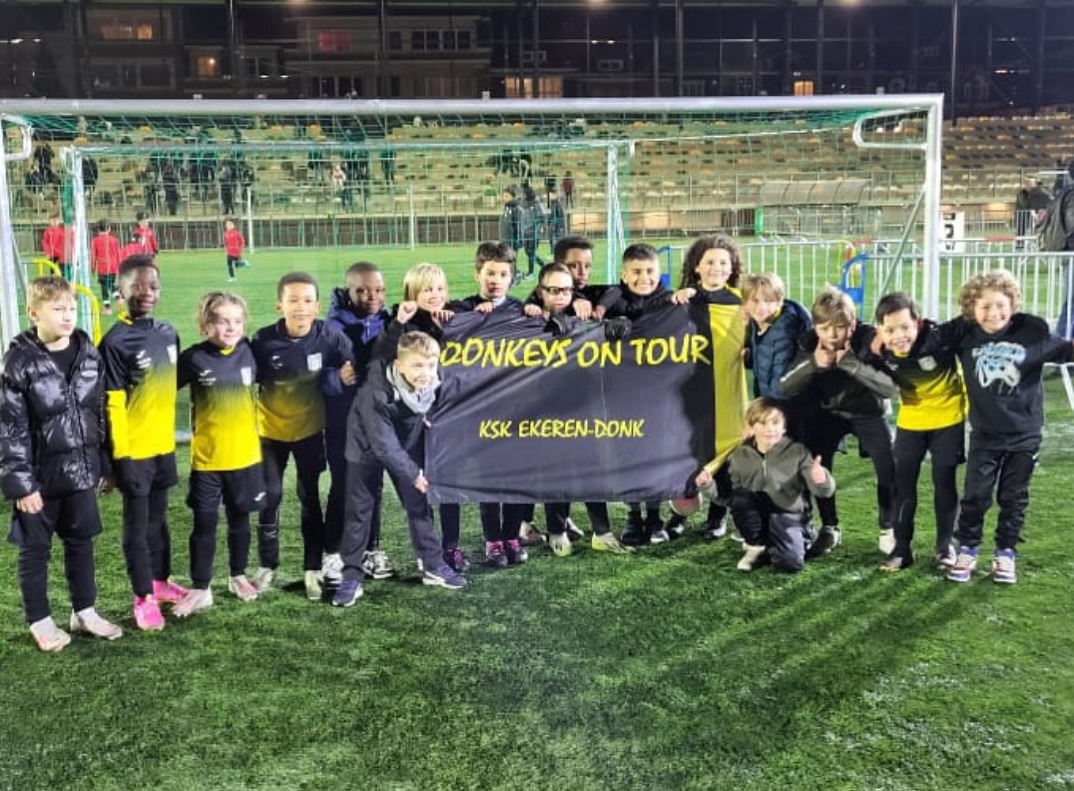 U9 ging naar het @brusselsfootballeuropeancup 🖤💛
Samen plezier maken,
Samen erin geloven,
Samen hard werken,
Samen zonder opgave.
Samen.
Proficiat met jullie overwinning,
Heel veel succes maar nog meer plezier gewenst bij de volgende tornooi dag.
#oneteamonedream #bettertogether #brusselsfootballeuropeancup #kskekerendonk #keepgoingforward #jeugdopleiding #gelovenindetoekomst