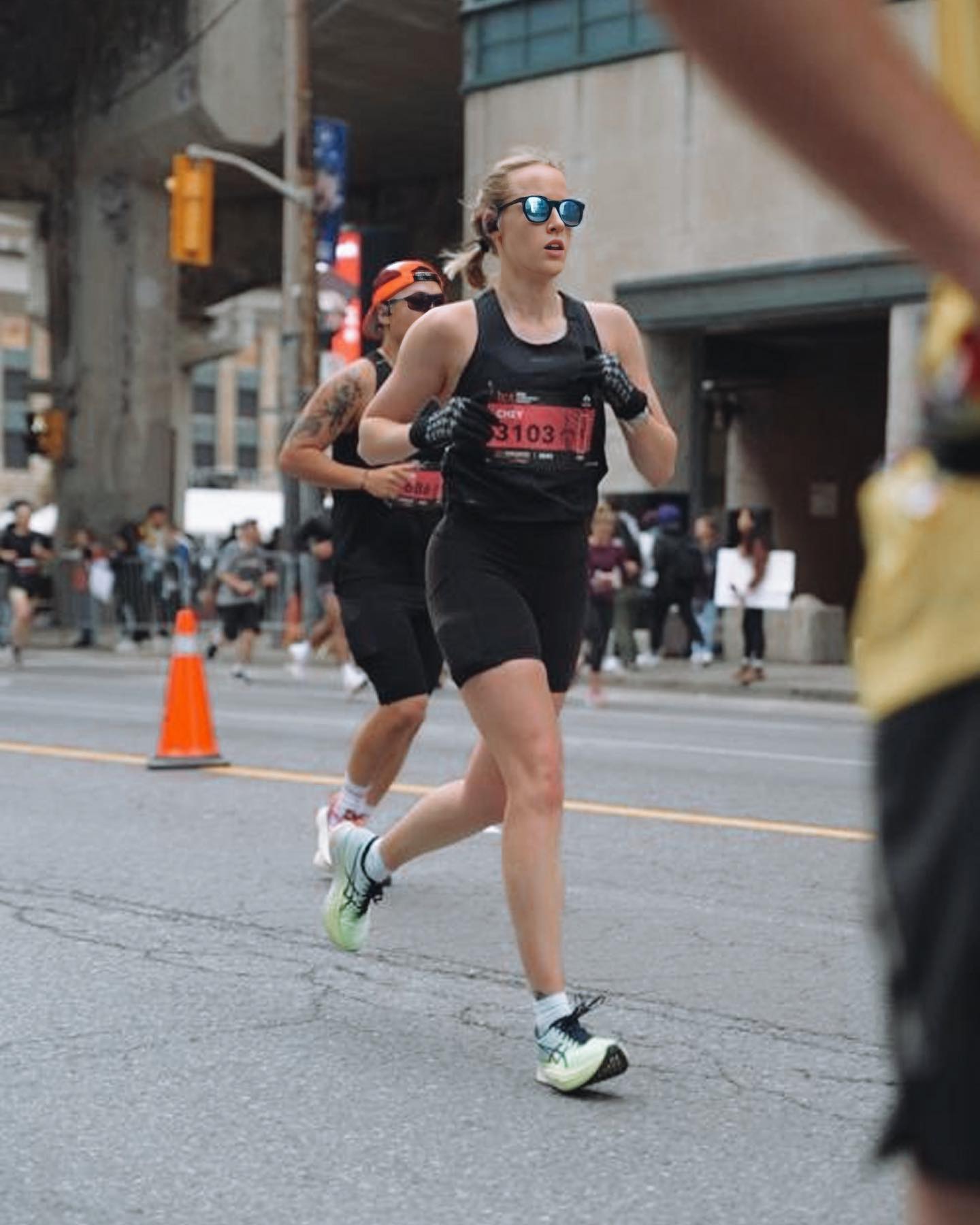 Congrats to @cheyennelindsay on a great @towaterfront42k race! Snagging that @bostonmarathon qualifier.
#yeg #yegrunner #pb #running #personalbest #toronto #soproud